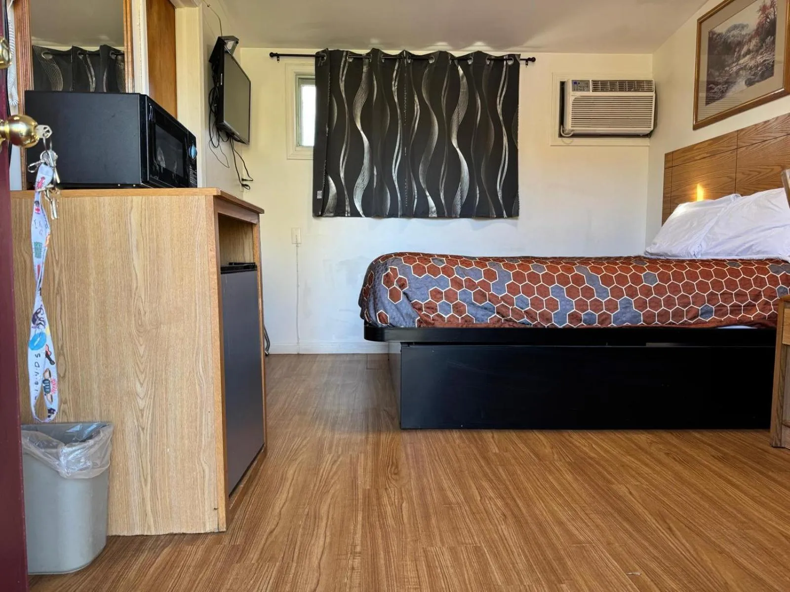 Bedroom, Bed in Economy Inn Cadillac MI by Hotel O