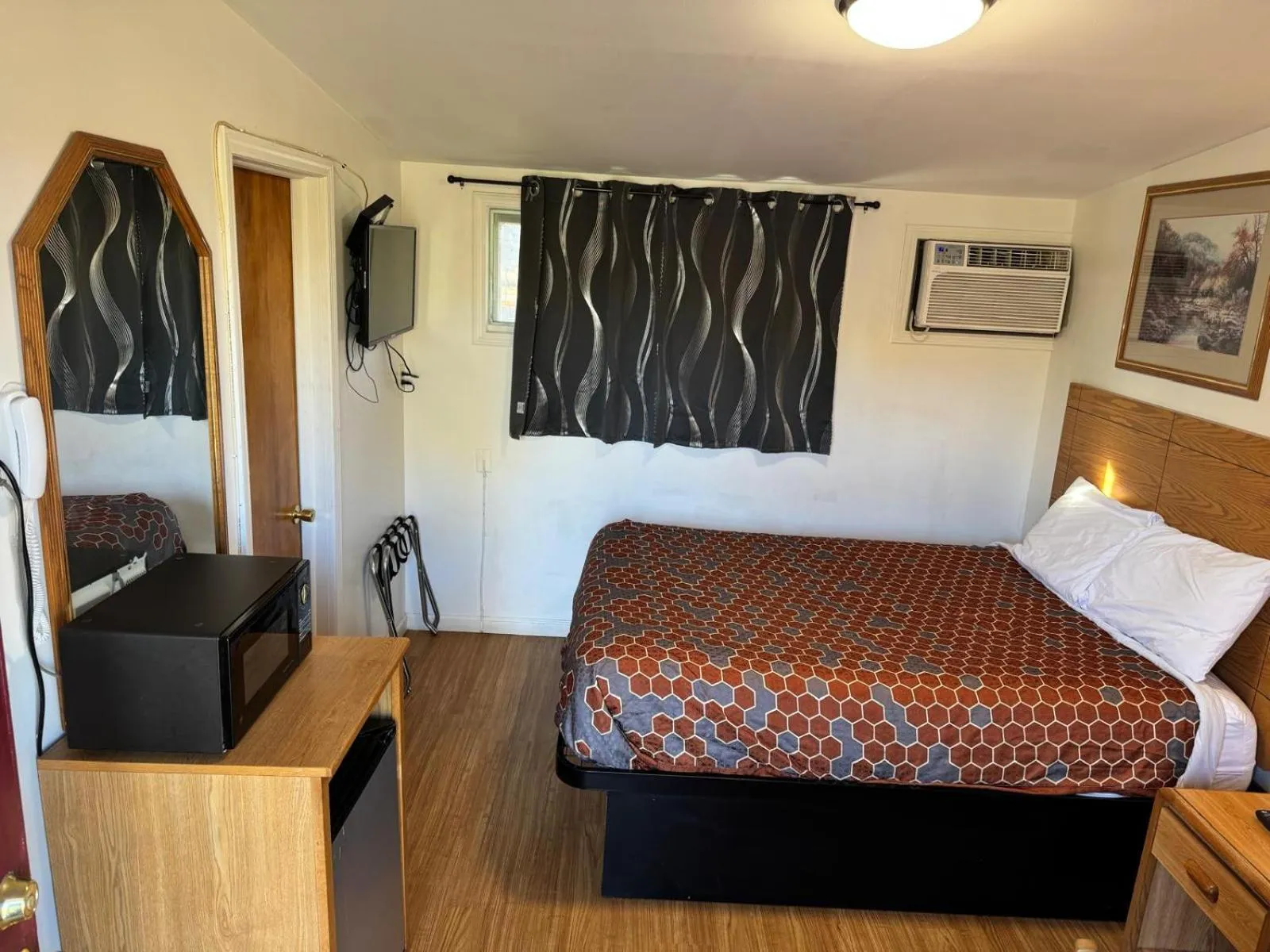 Bedroom, Bed in Economy Inn Cadillac MI by Hotel O