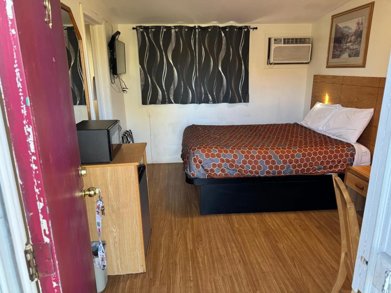 Bedroom, Bed in Economy Inn Cadillac MI by Hotel O