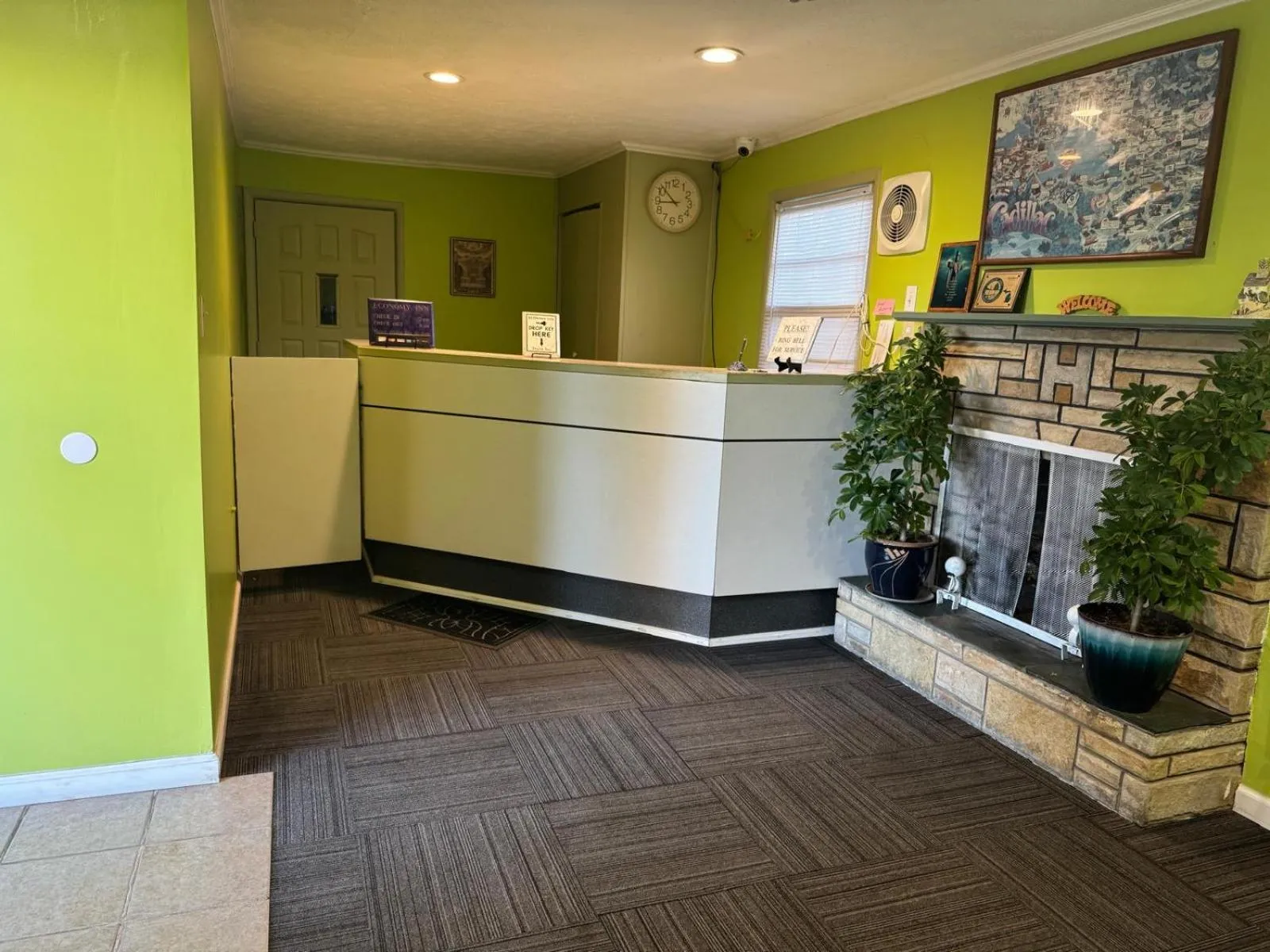 Lobby or reception in Economy Inn Cadillac MI by Hotel O