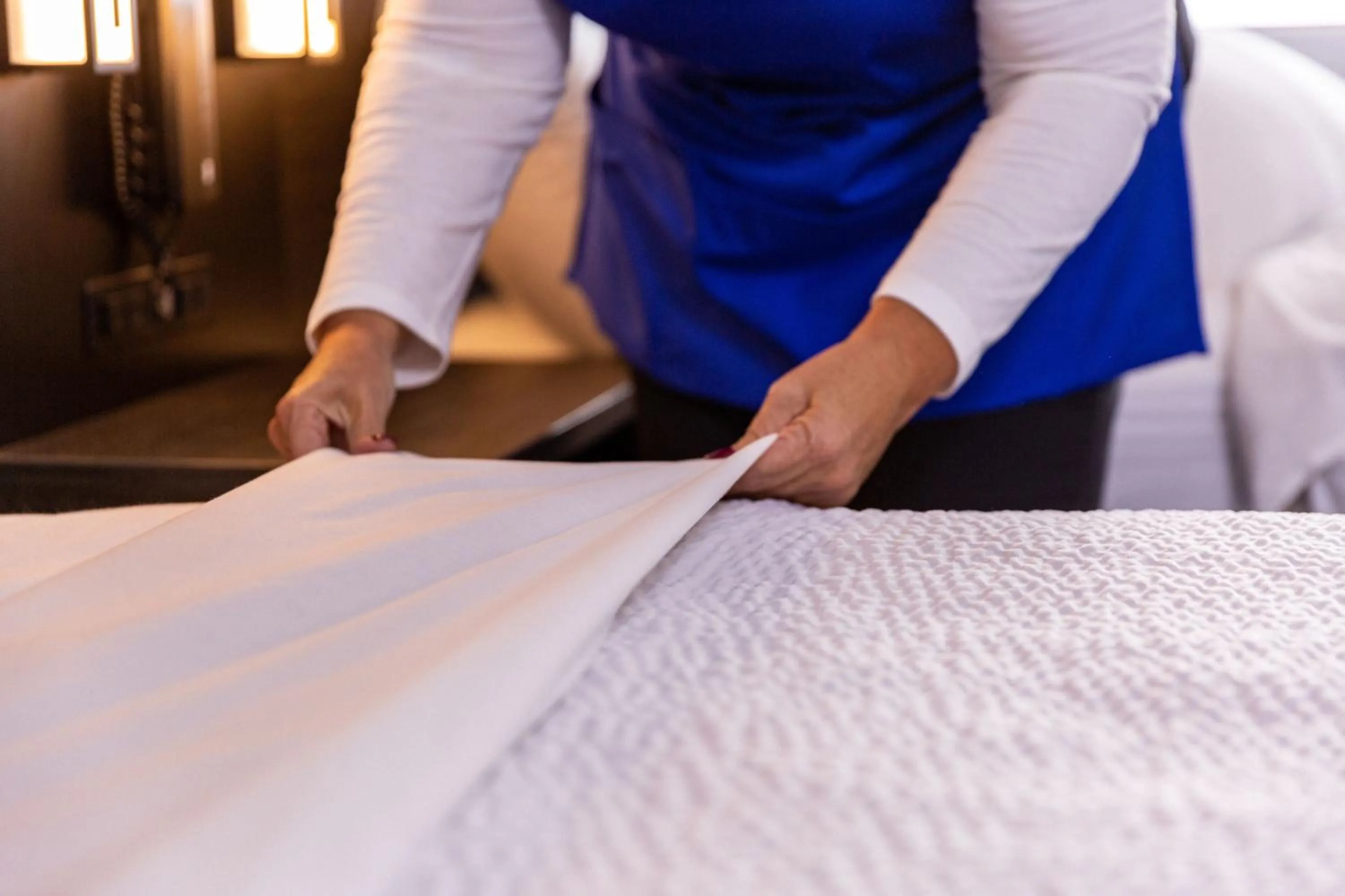 Staff, Bed in Studio 6-Opelika, AL - Auburn Al