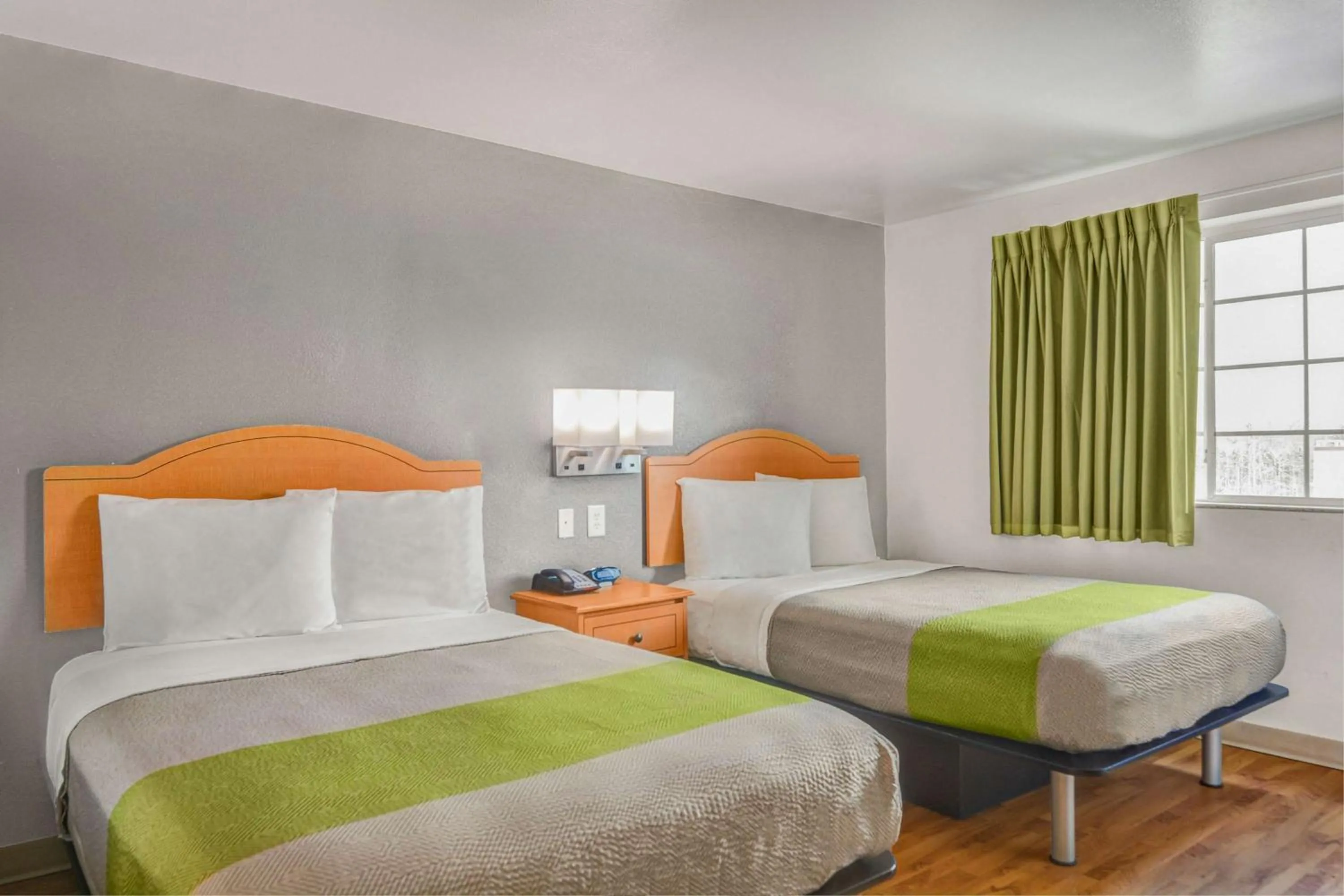 Photo of the whole room, Bed in Studio 6-Opelika, AL - Auburn Al