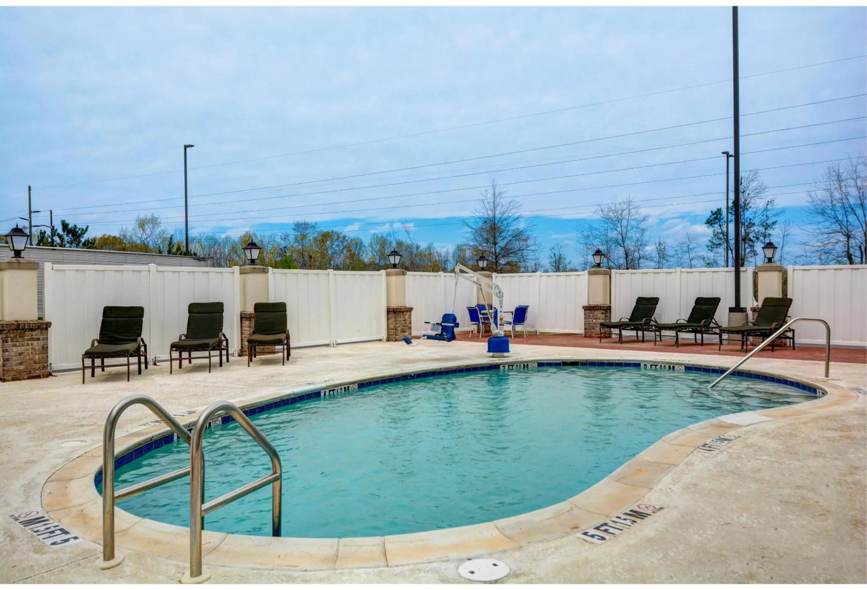 Swimming pool in Studio 6-Opelika, AL - Auburn Al