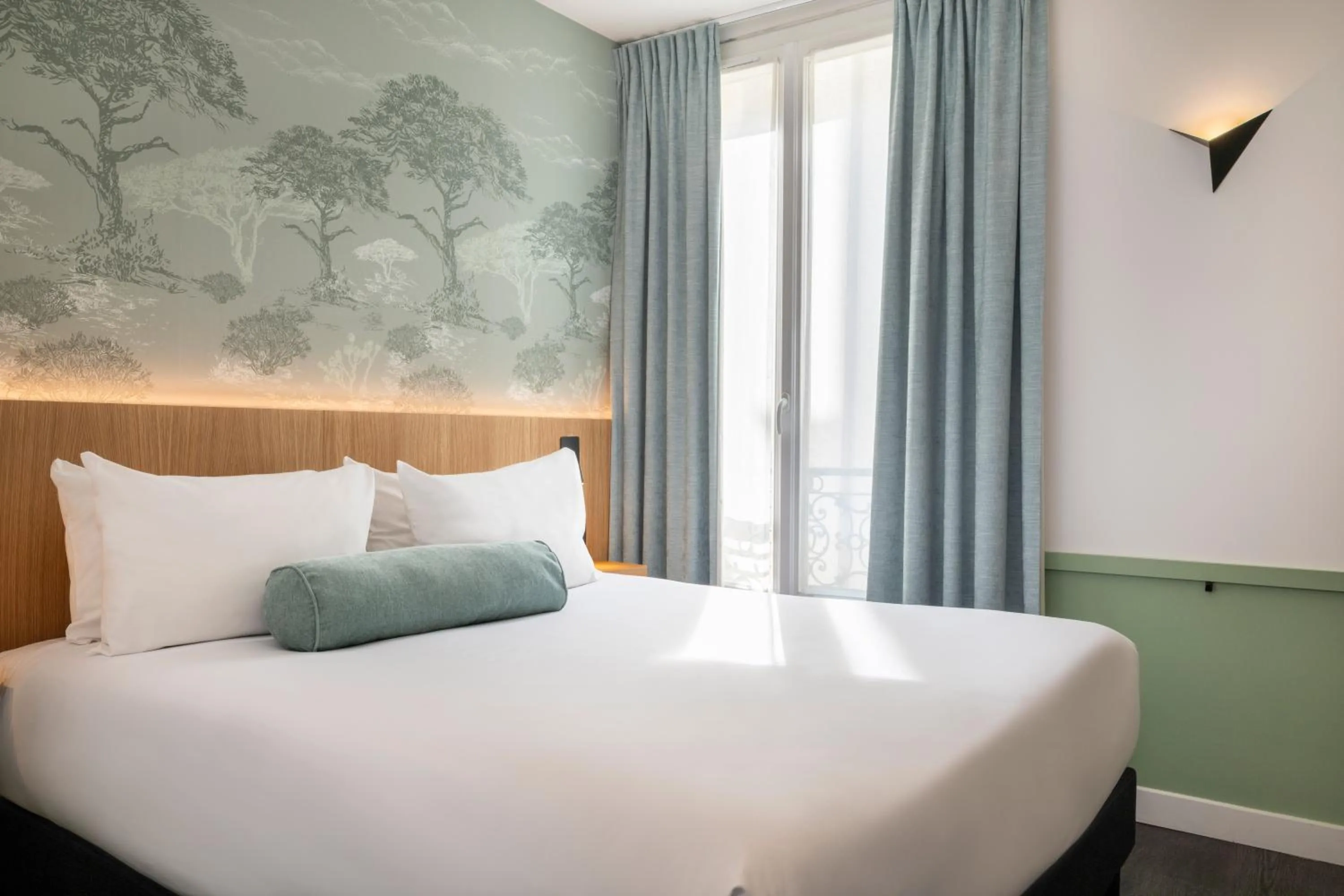 Bedroom, Bed in Hôtel WYLD Saint Germain