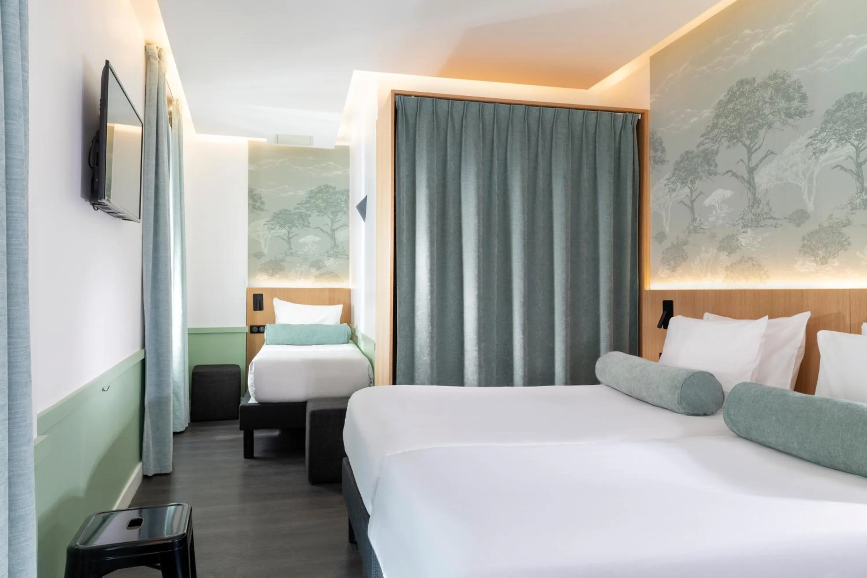 Bedroom, Bed in Hôtel WYLD Saint Germain