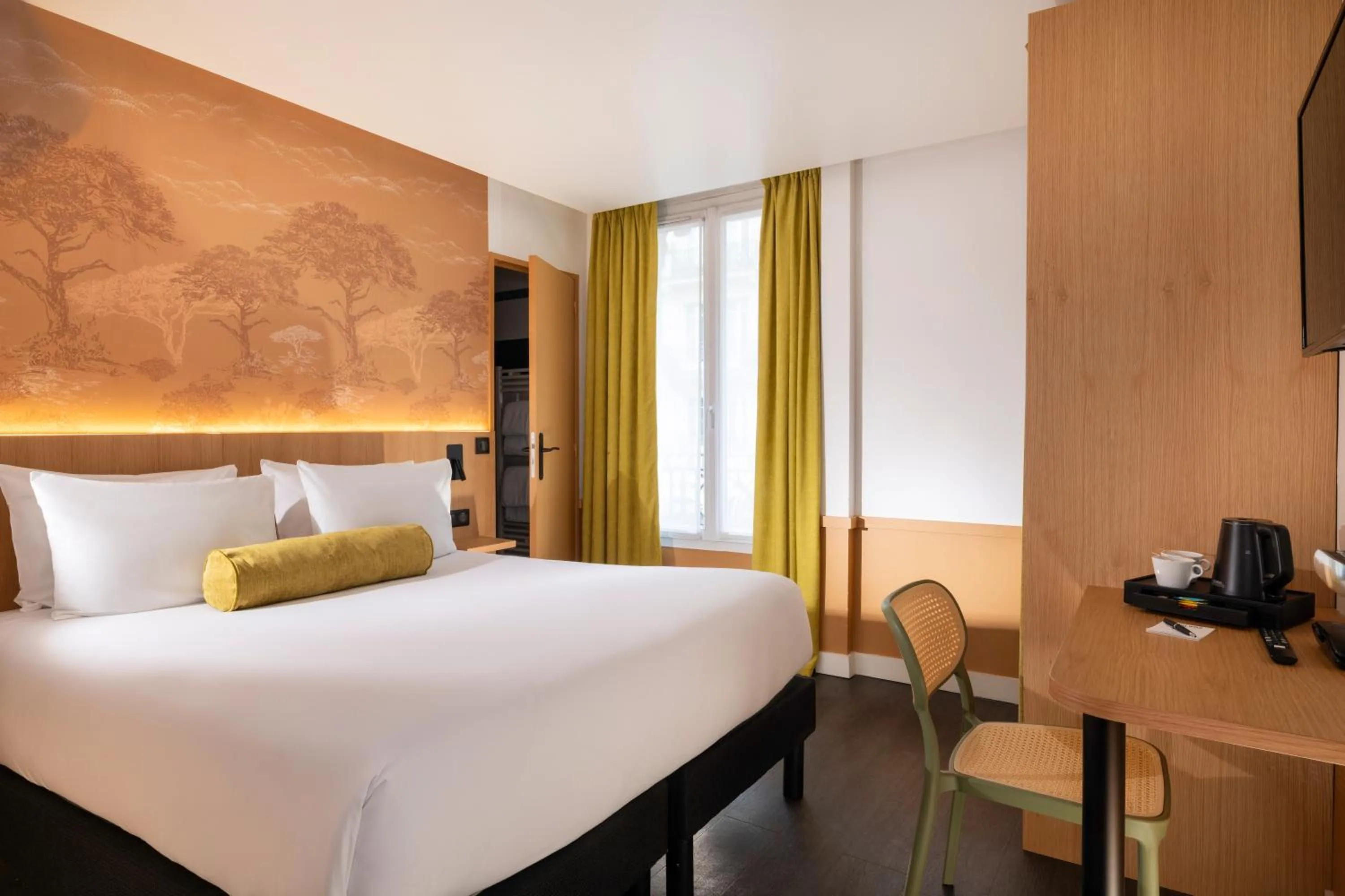 Bedroom, Bed in Hôtel WYLD Saint Germain