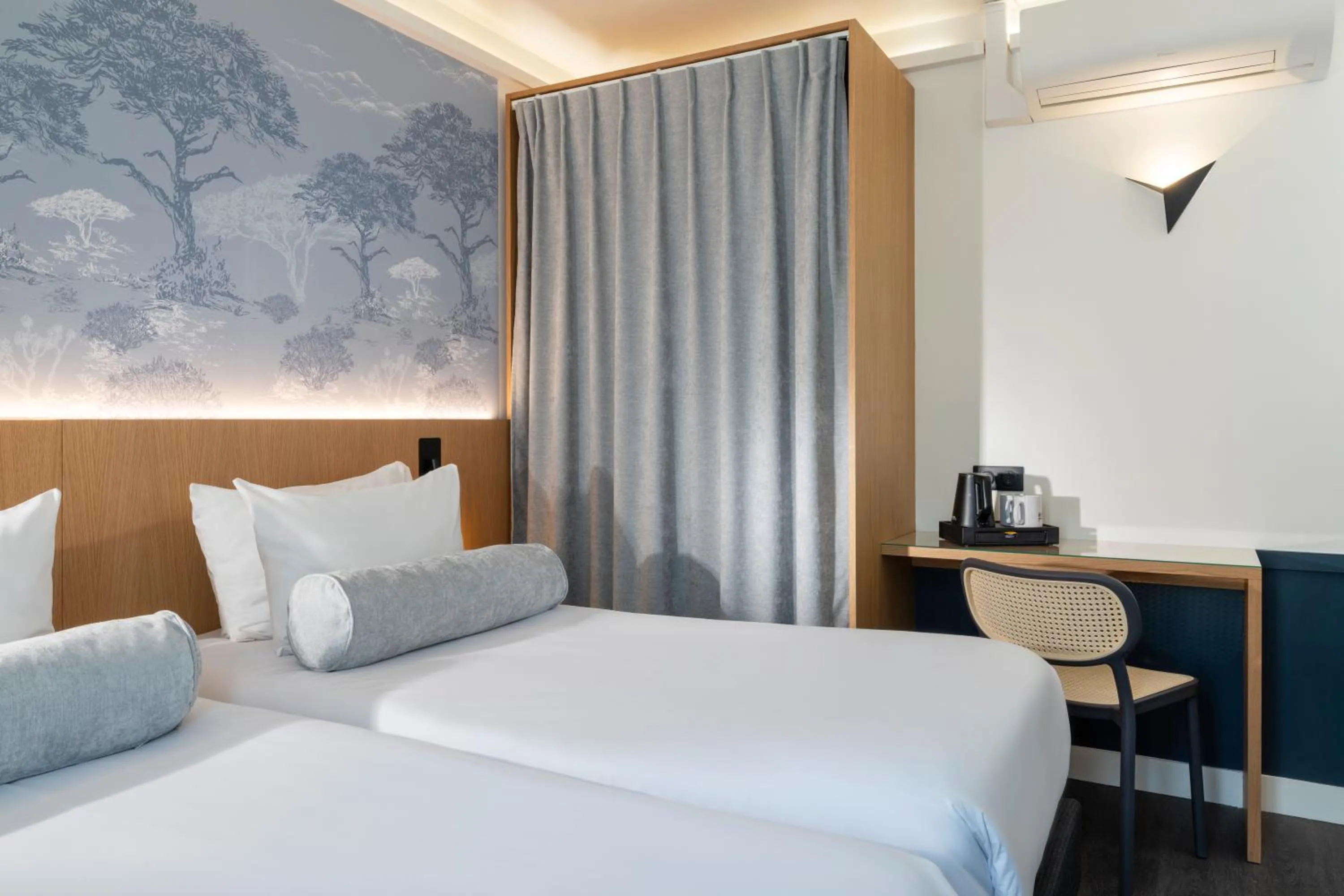 Bedroom, Bed in Hôtel WYLD Saint Germain