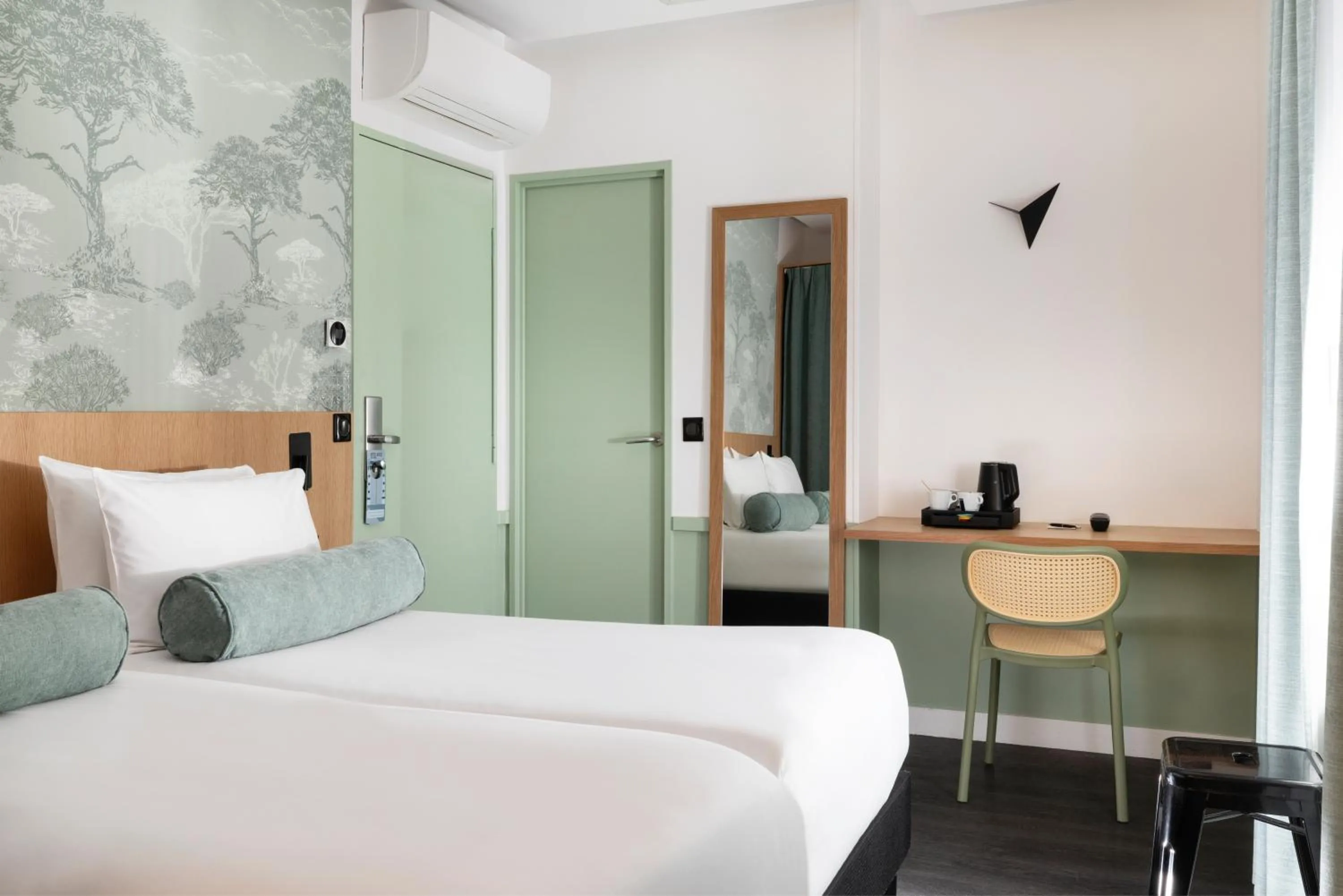 Bedroom, Bed in Hôtel WYLD Saint Germain