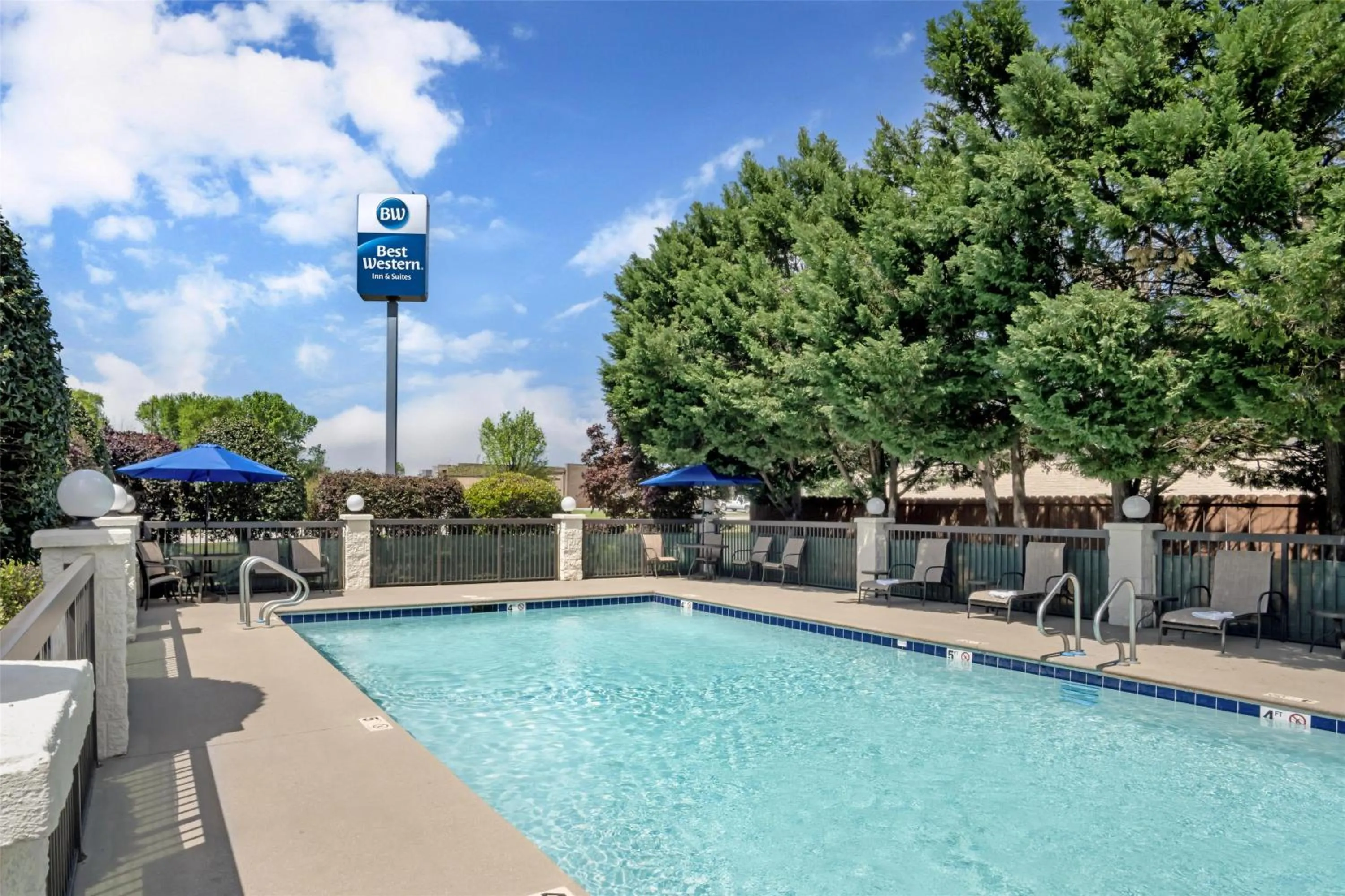 Pool view in Best Western Inn & Suites Monroe