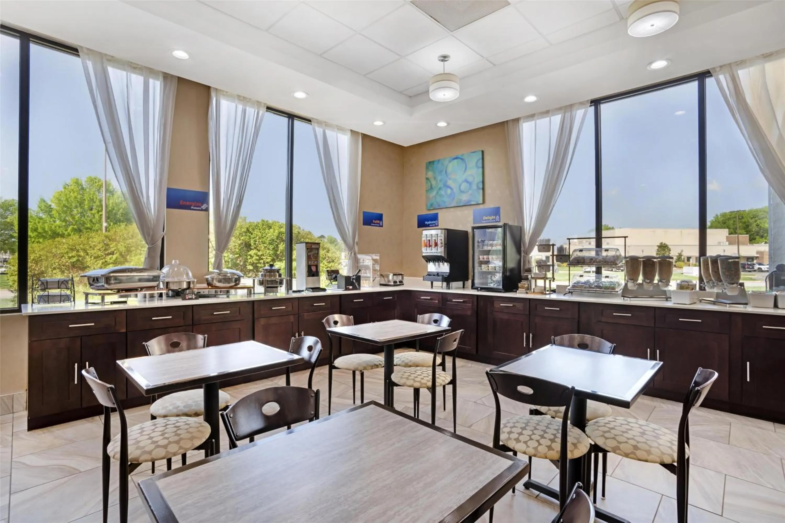 Breakfast in Best Western Inn & Suites Monroe