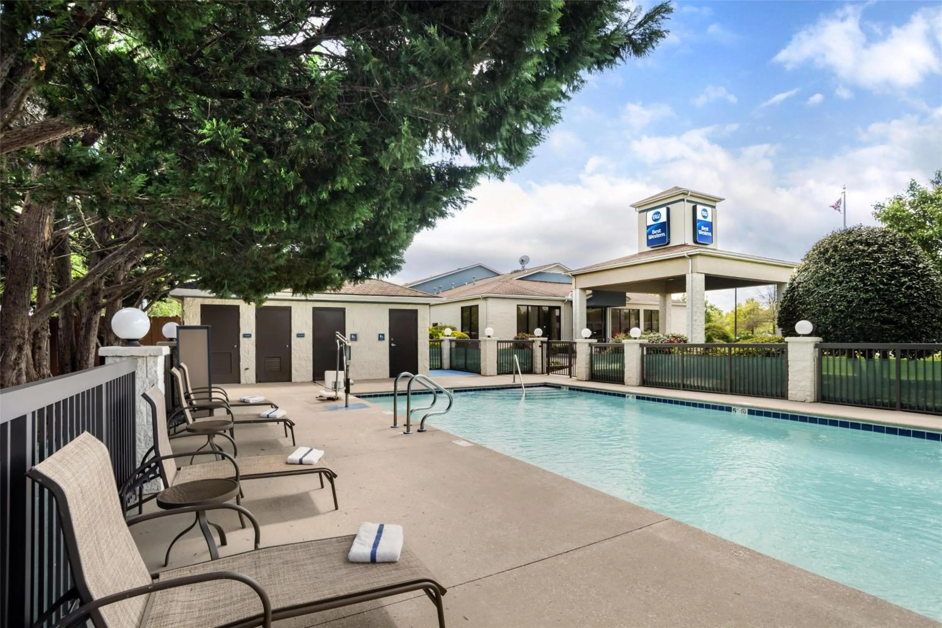 Pool view in Best Western Inn & Suites Monroe