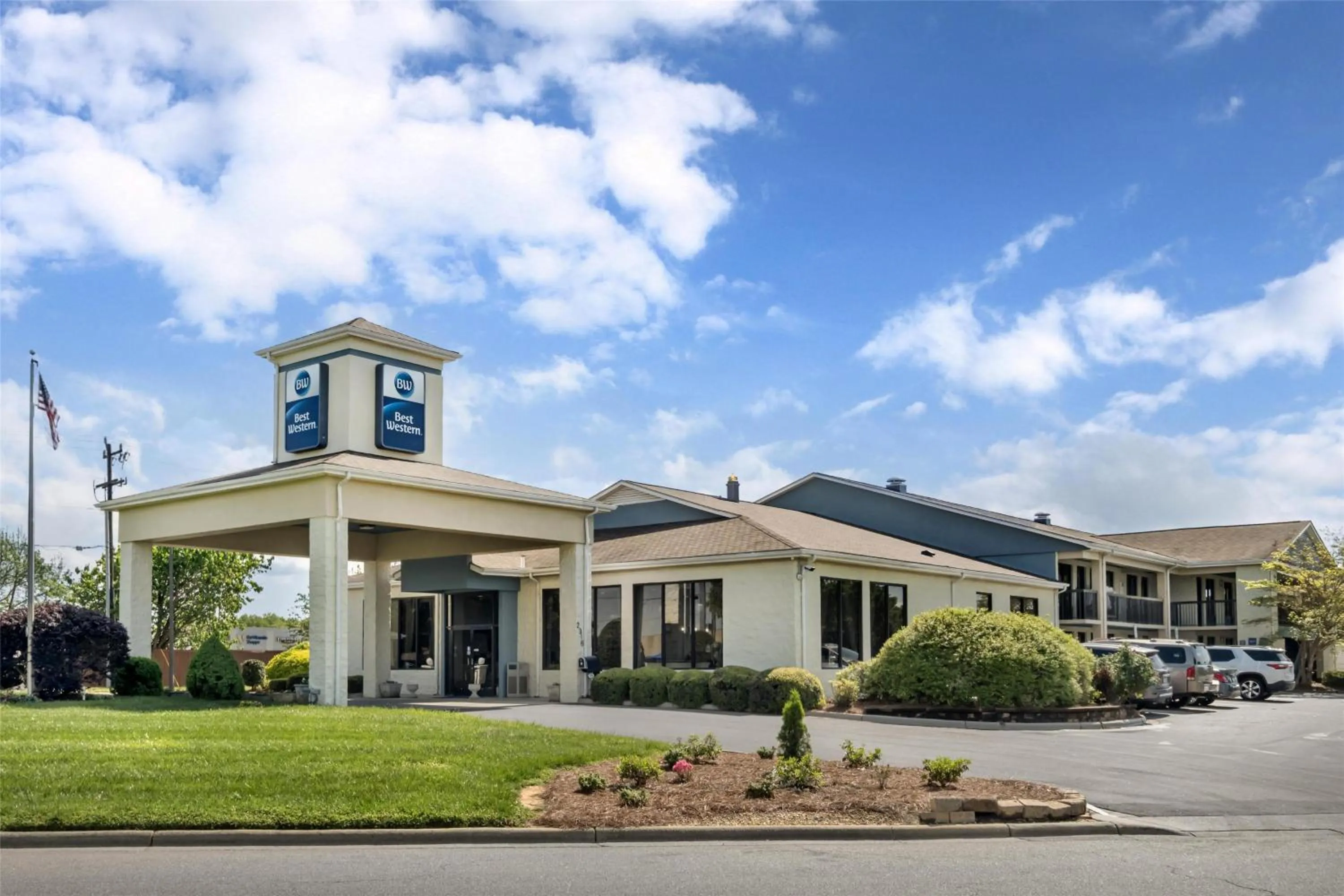 Property building in Best Western Inn & Suites Monroe