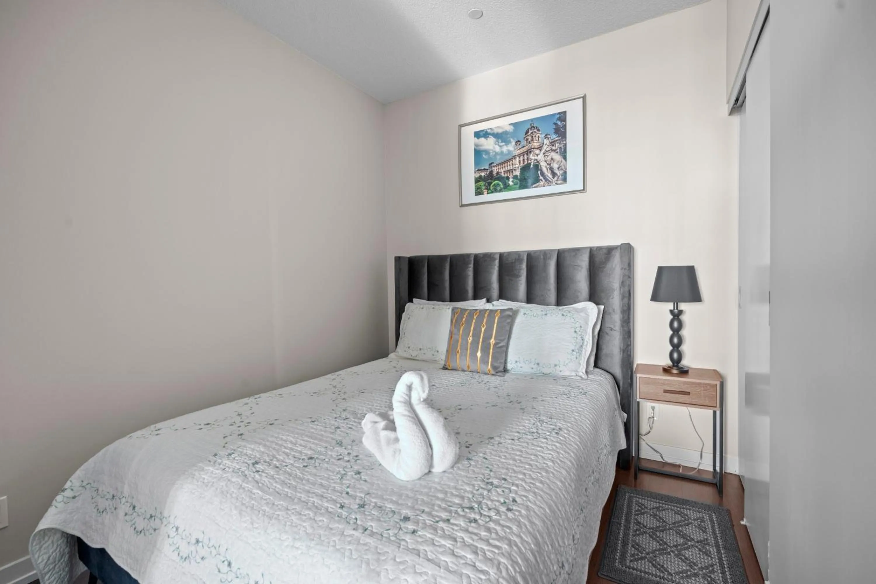 Bed in Modern Lillian St Apartments by GLOBALSTAY