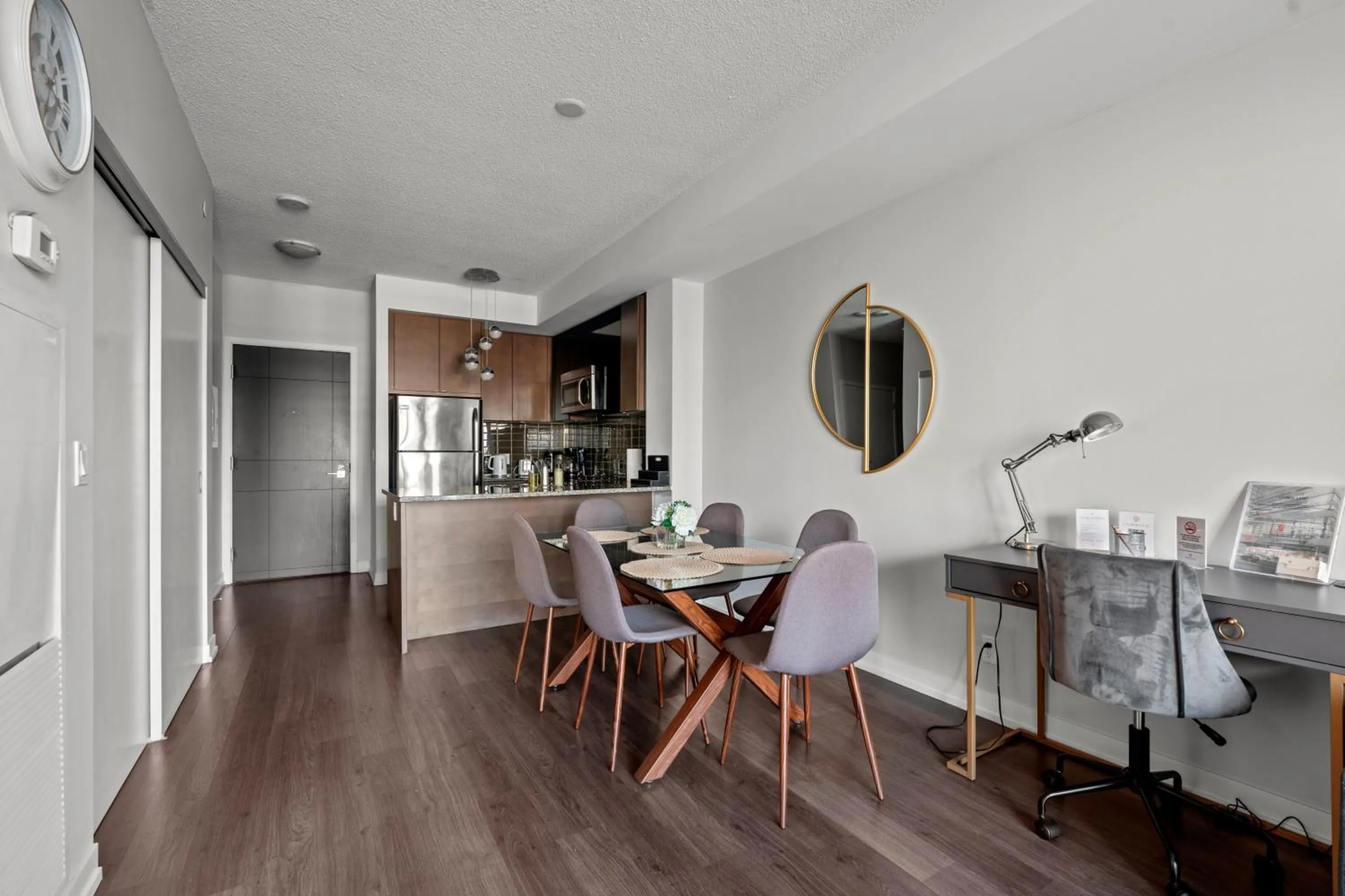 TV and multimedia in Modern Lillian St Apartments by GLOBALSTAY