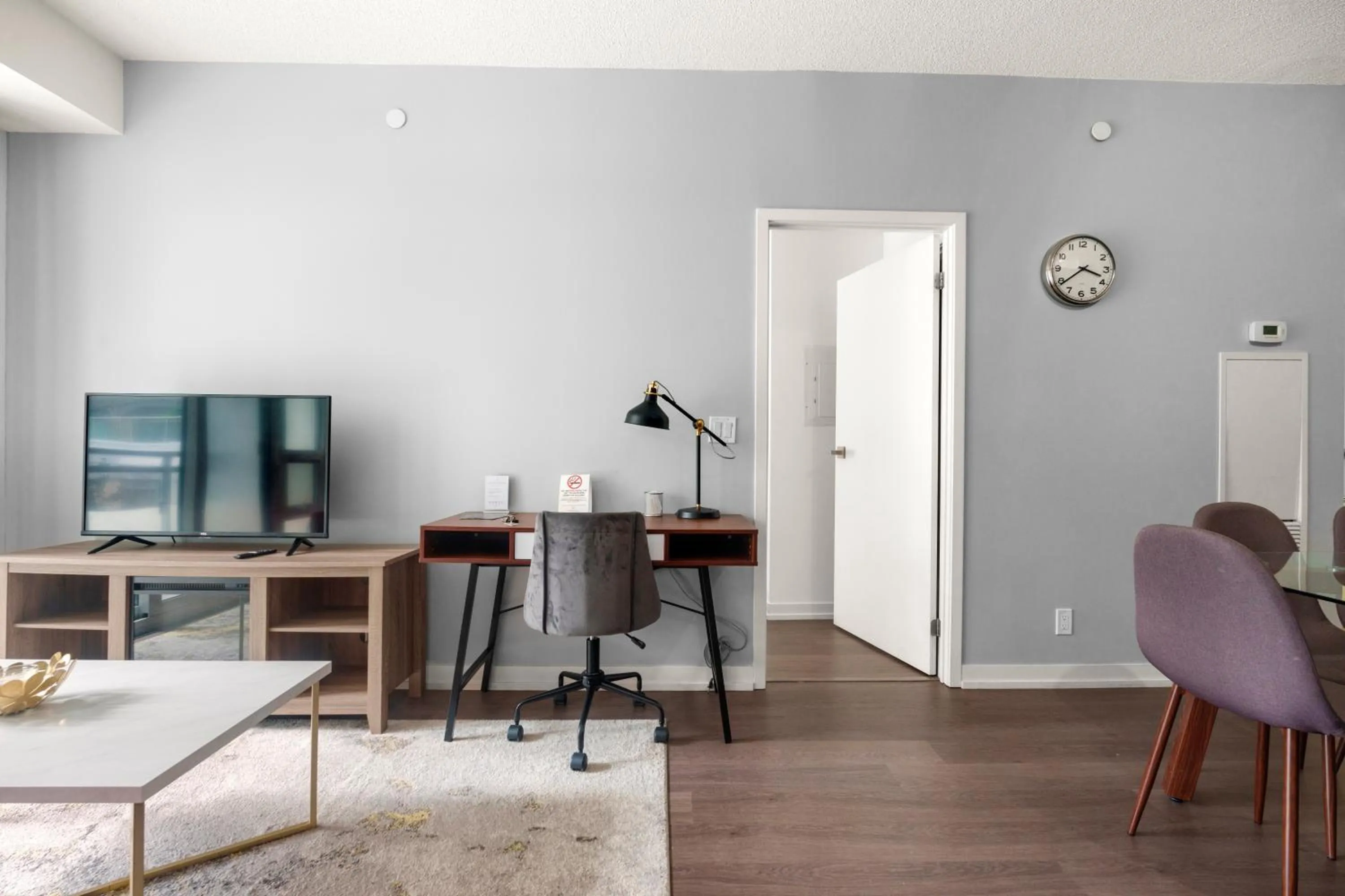 TV and multimedia in Modern Lillian St Apartments by GLOBALSTAY