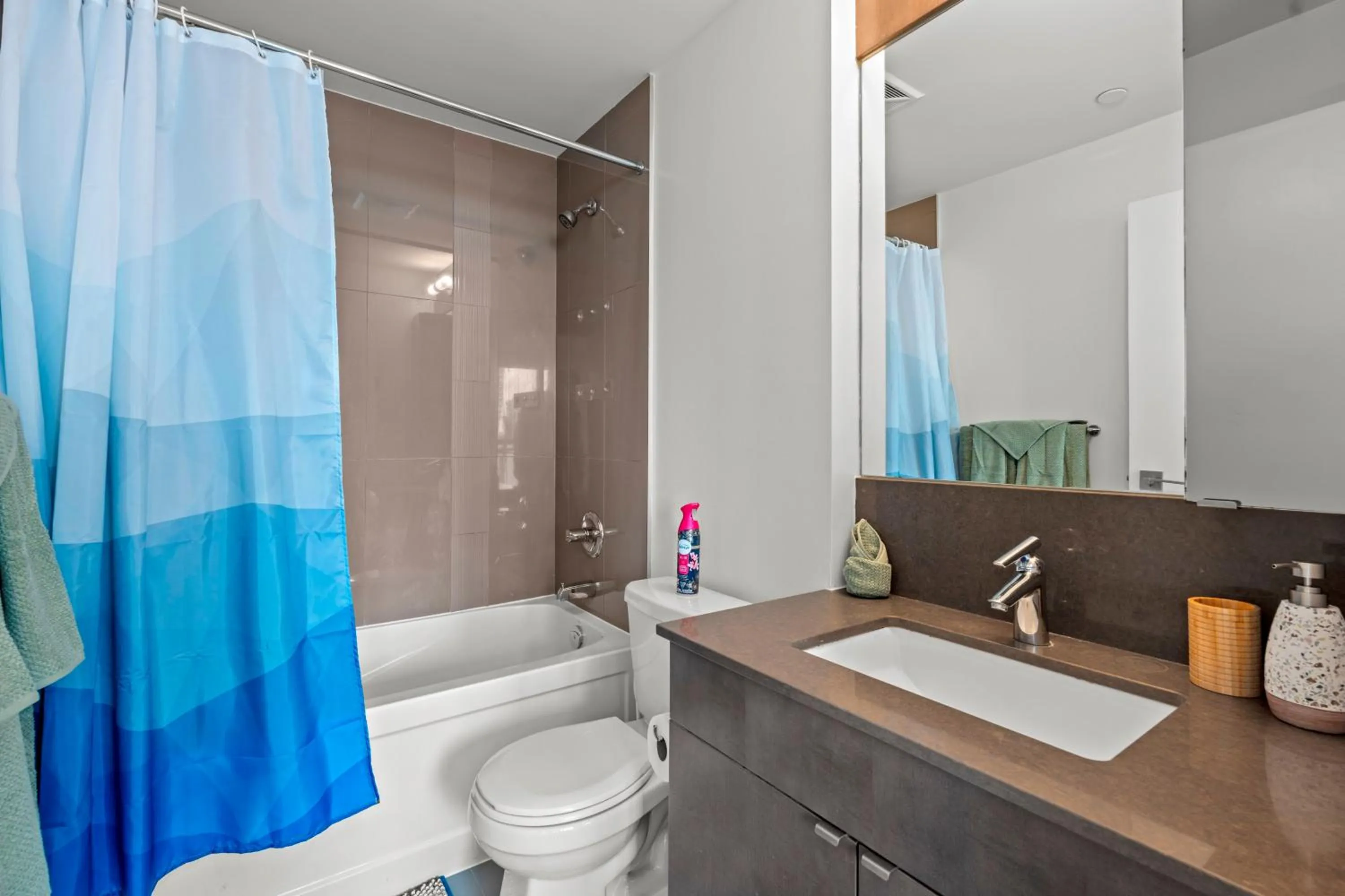 Bathroom in Modern Lillian St Apartments by GLOBALSTAY