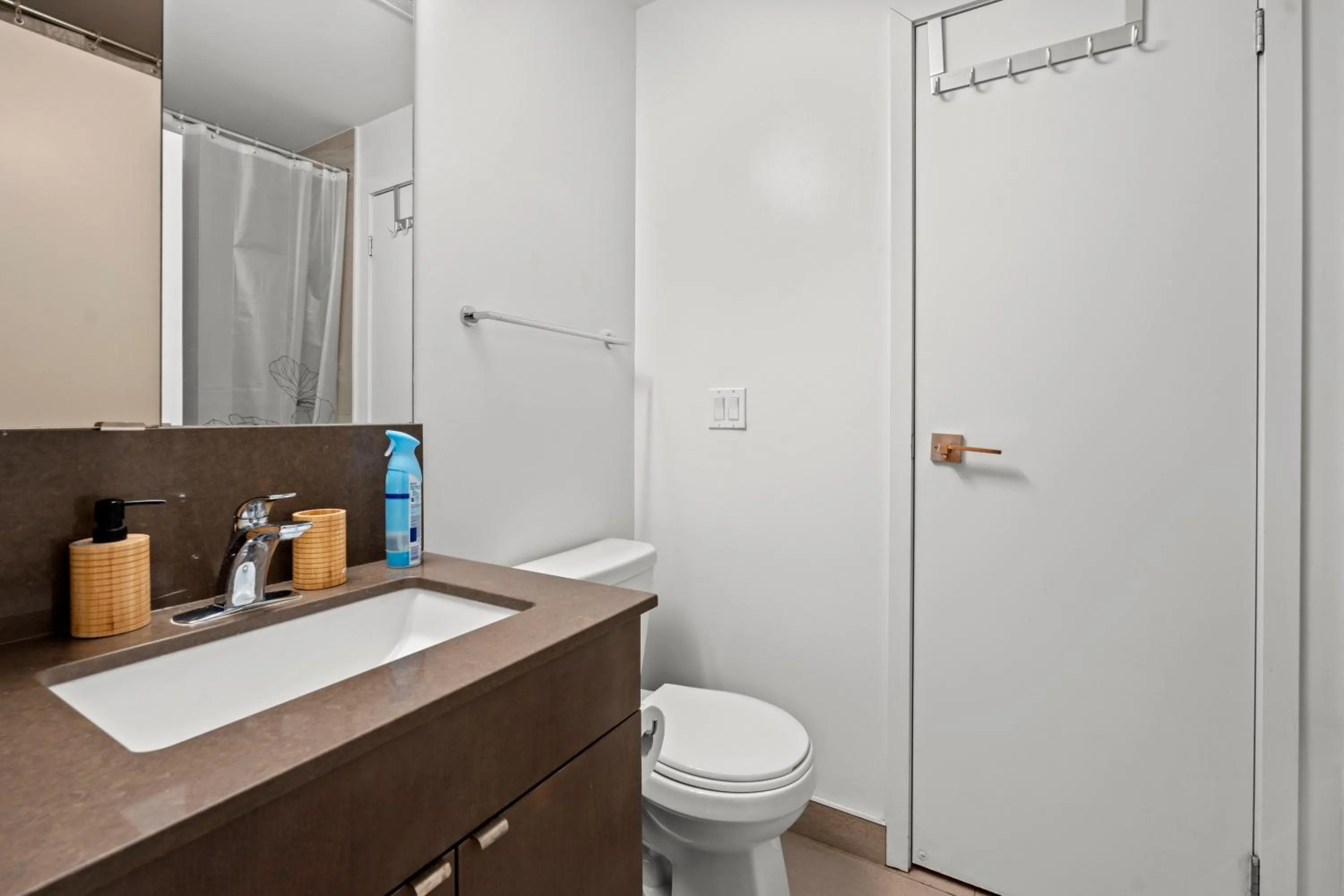 Bathroom in Modern Lillian St Apartments by GLOBALSTAY