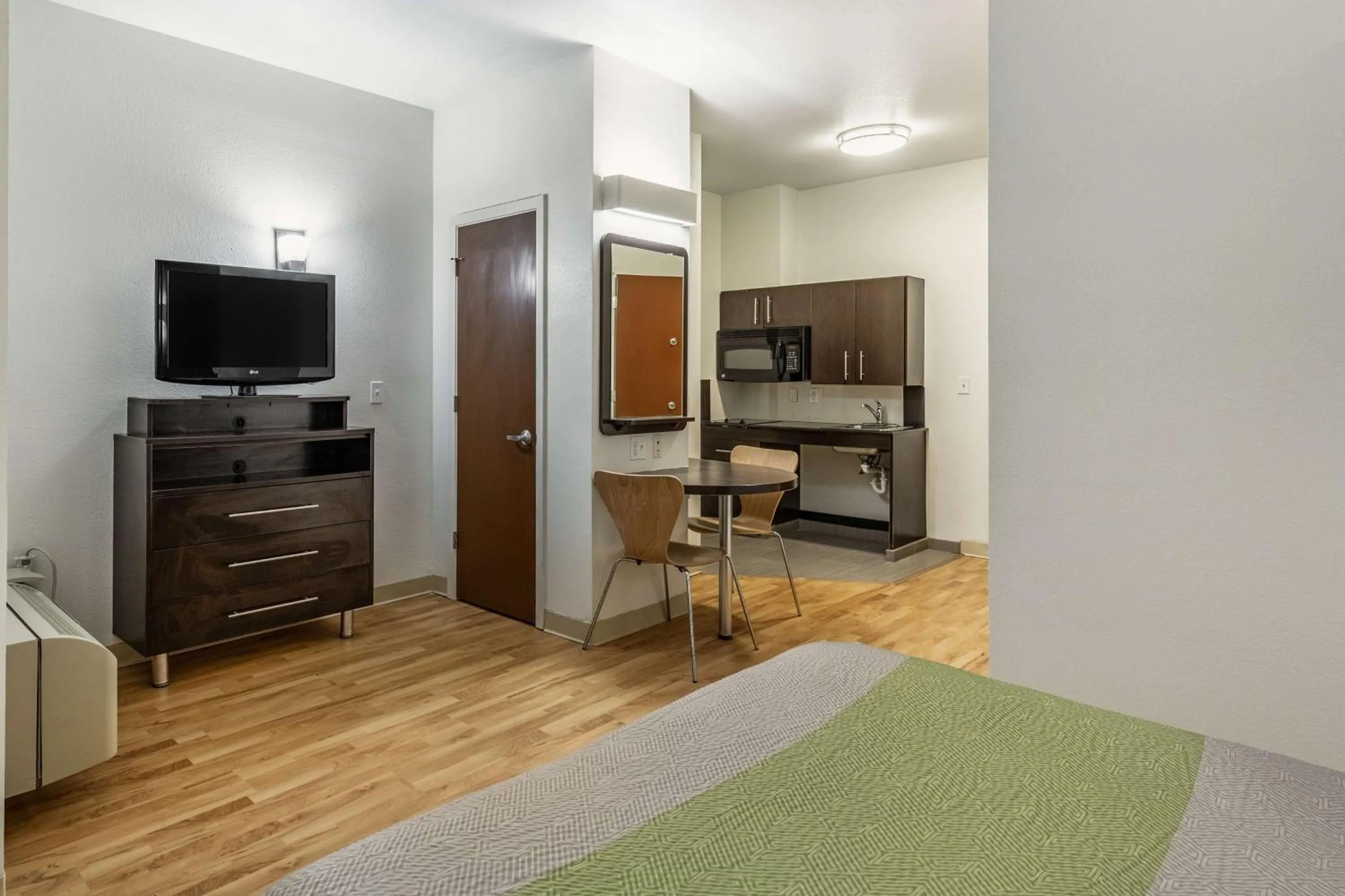 Photo of the whole room, Bed in Studio 6-Orange, TX