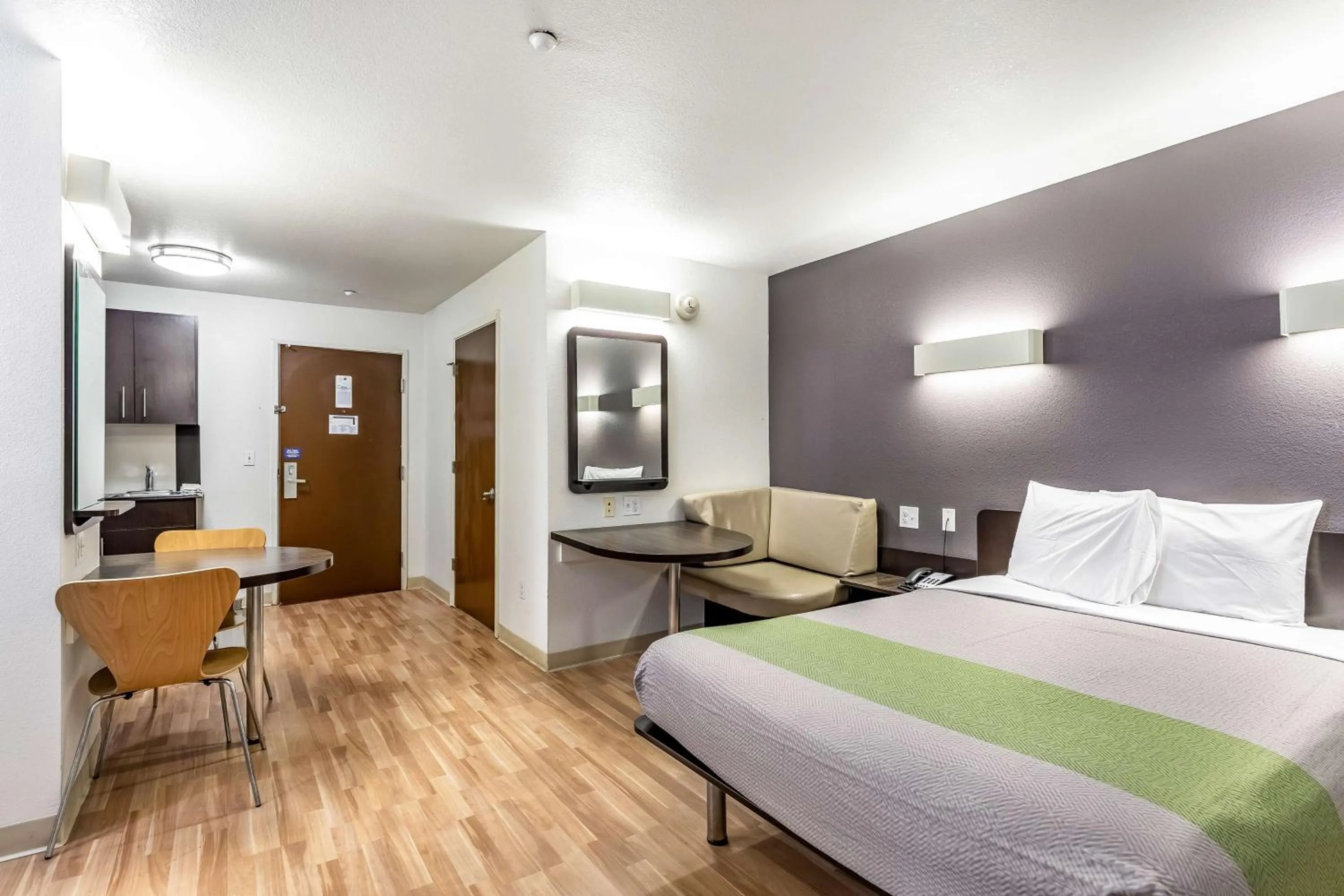 Photo of the whole room, Bed in Studio 6-Orange, TX