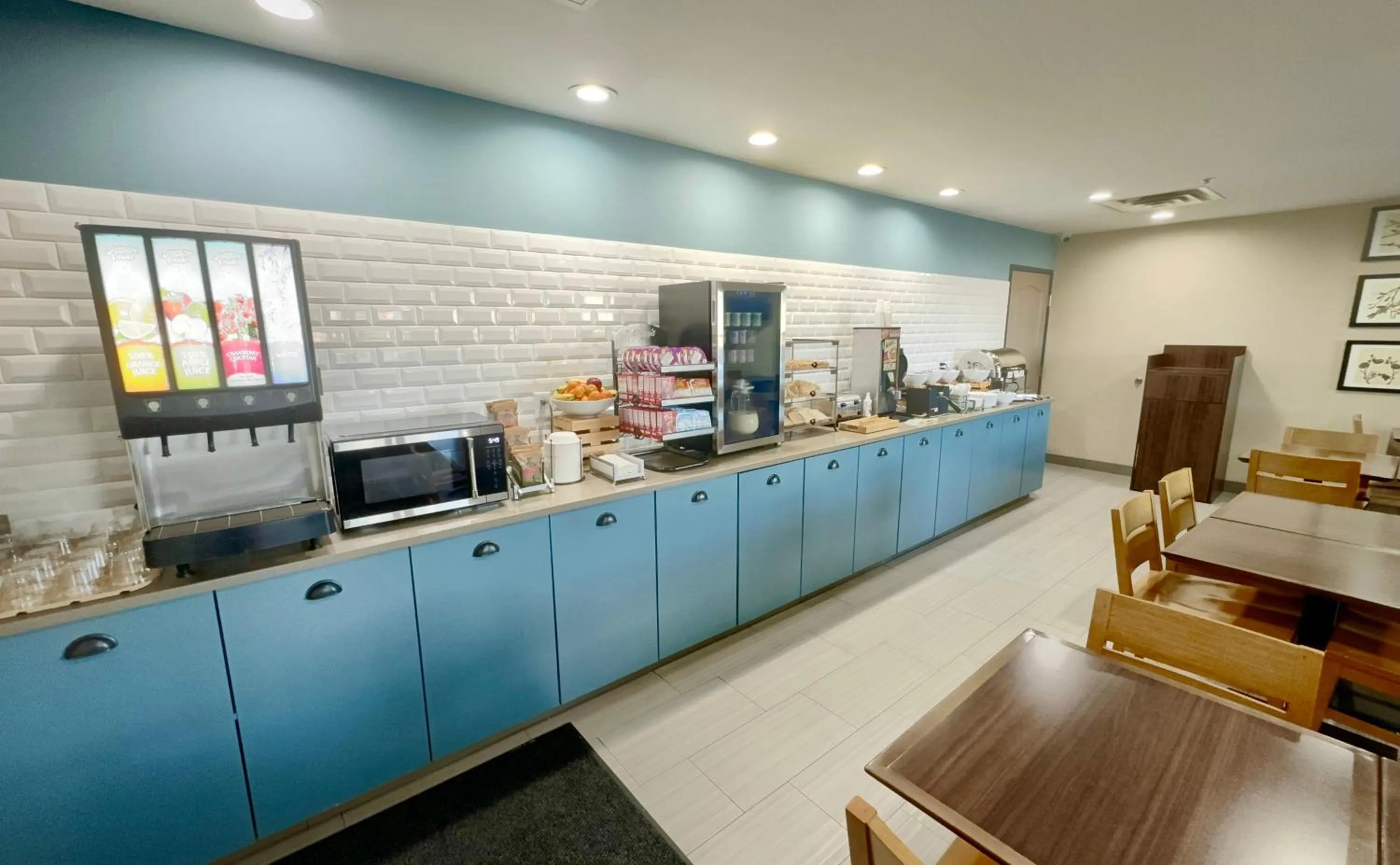 Coffee/tea facilities in Country Inn & Suites by Radisson, Harrisonburg, VA