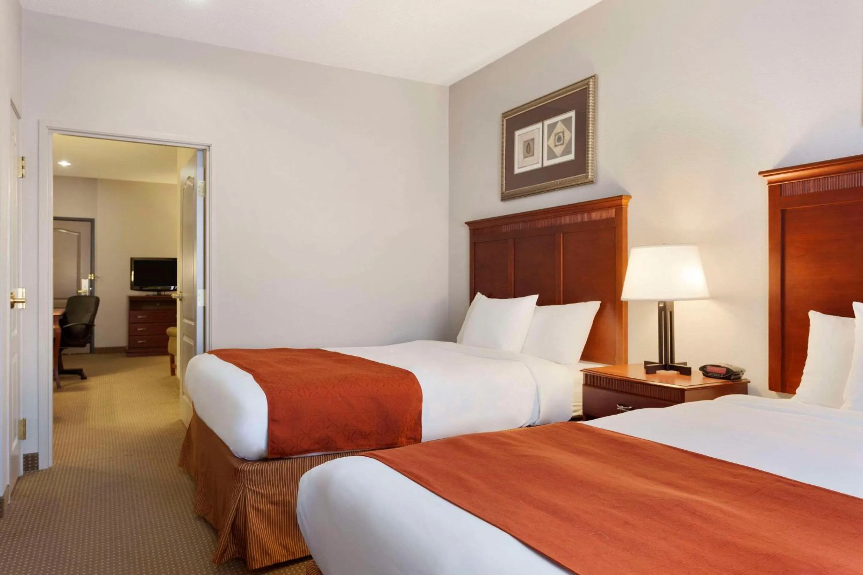 Bedroom, Bed in Country Inn & Suites by Radisson, Harrisonburg, VA