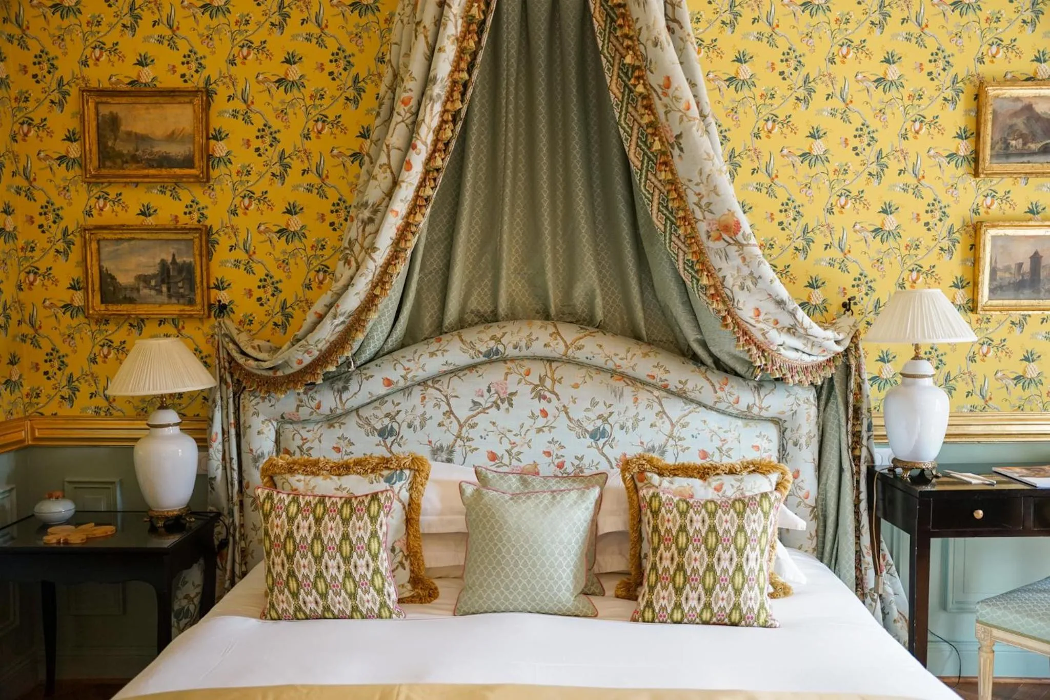 Bed in Villa Gallici Hôtel & Spa