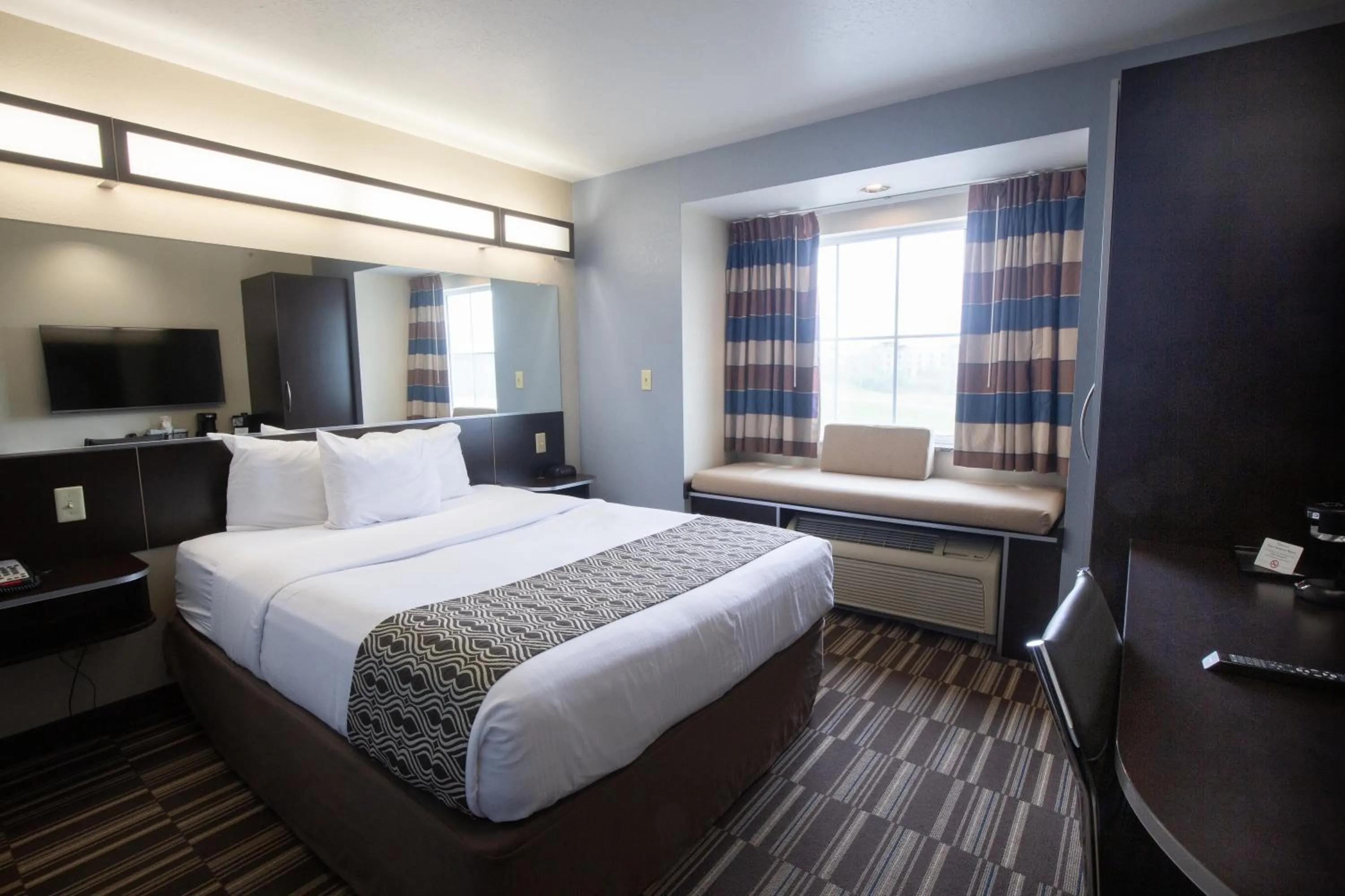 Bed in Microtel Inn & Suites by Wyndham Waynesburg