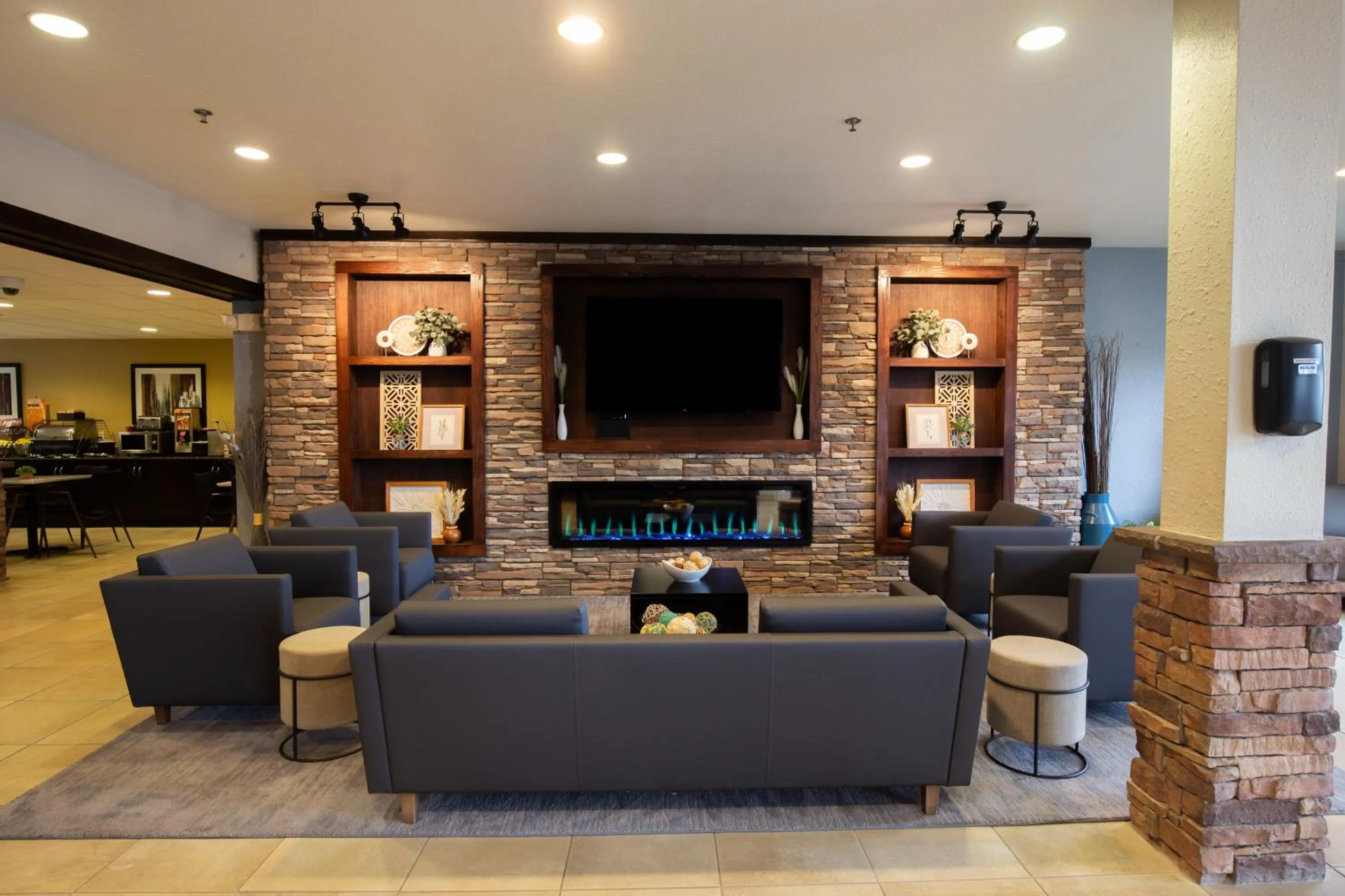 TV and multimedia in Microtel Inn & Suites by Wyndham Waynesburg