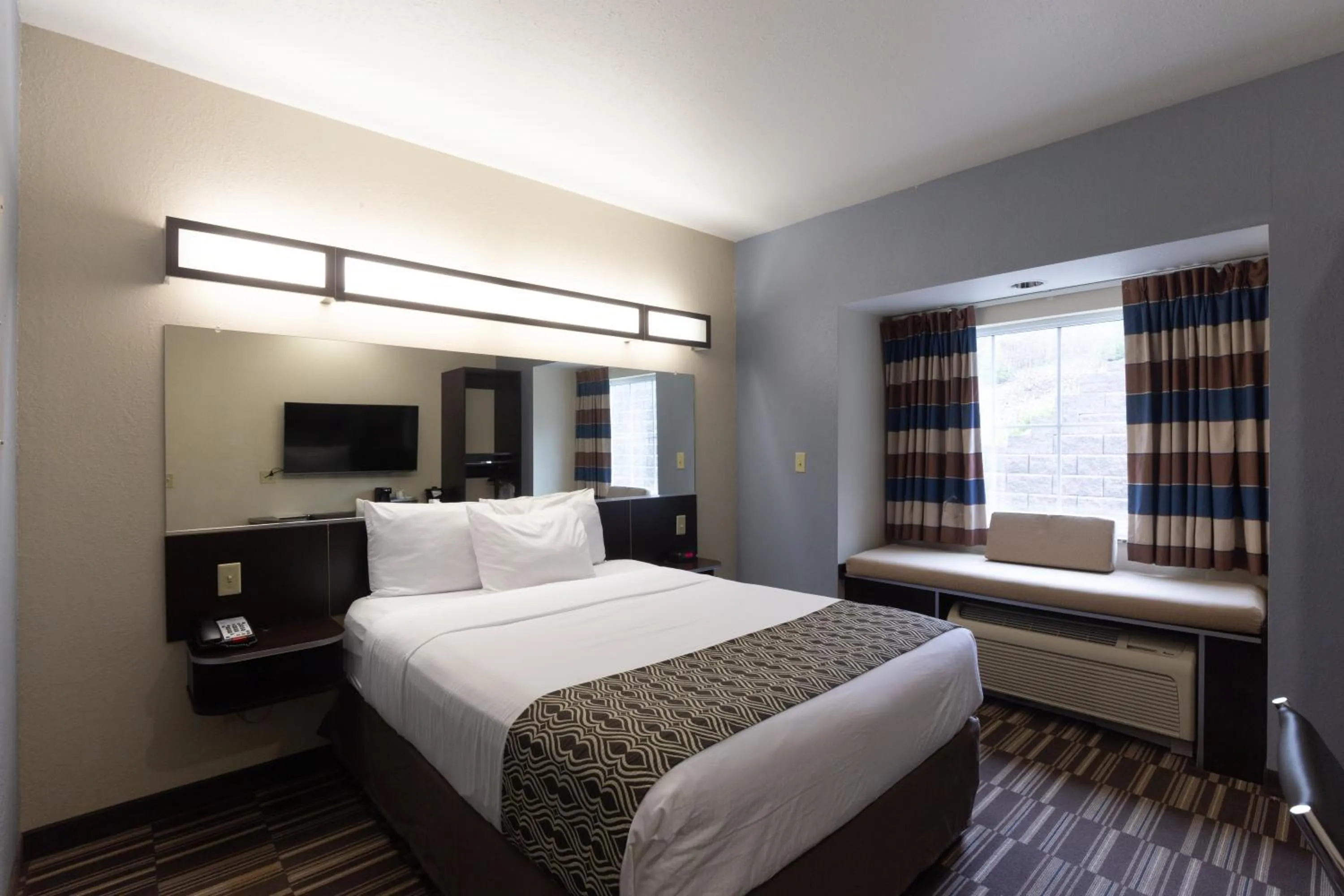 Bed in Microtel Inn & Suites by Wyndham Waynesburg