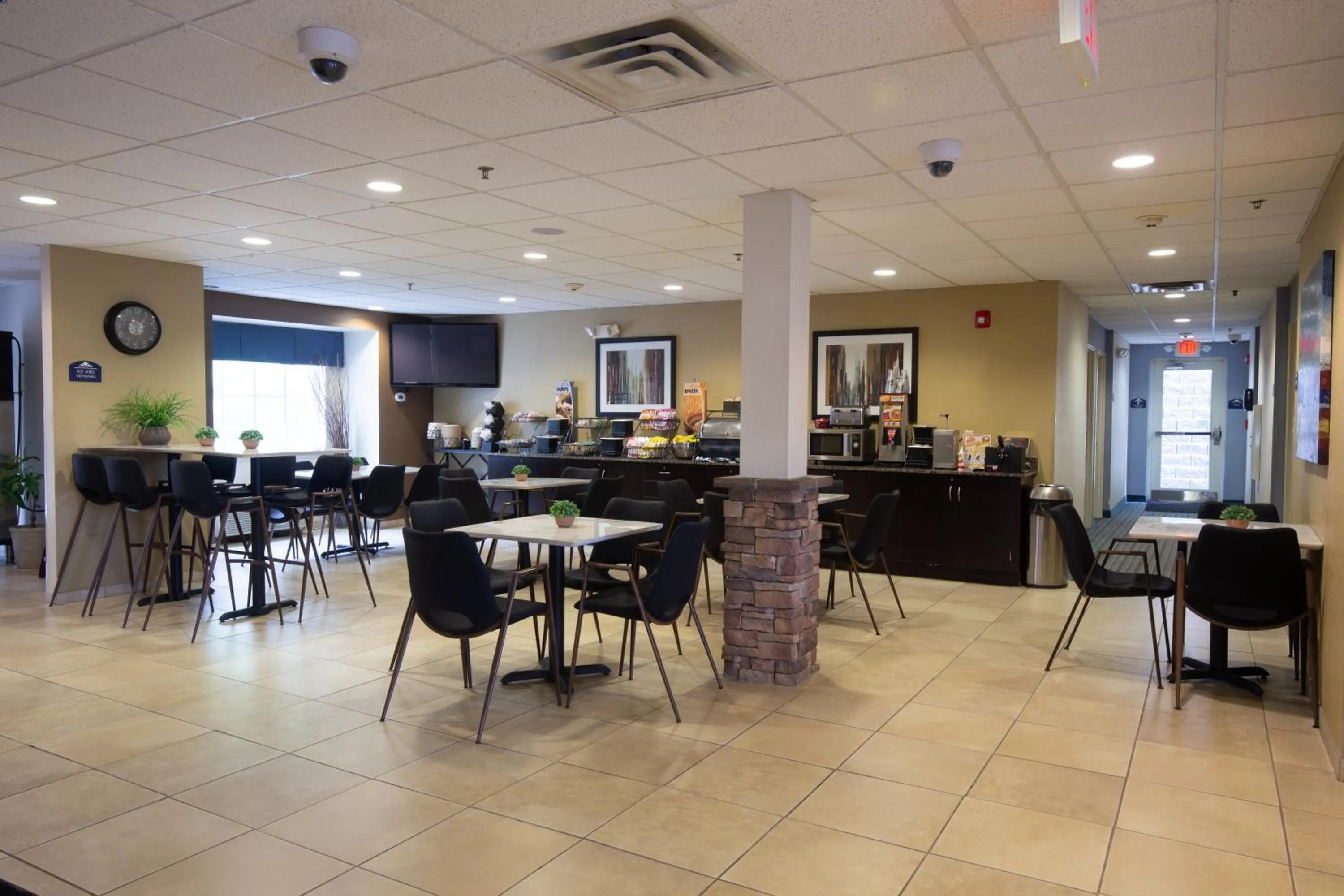 Food and drinks in Microtel Inn & Suites by Wyndham Waynesburg