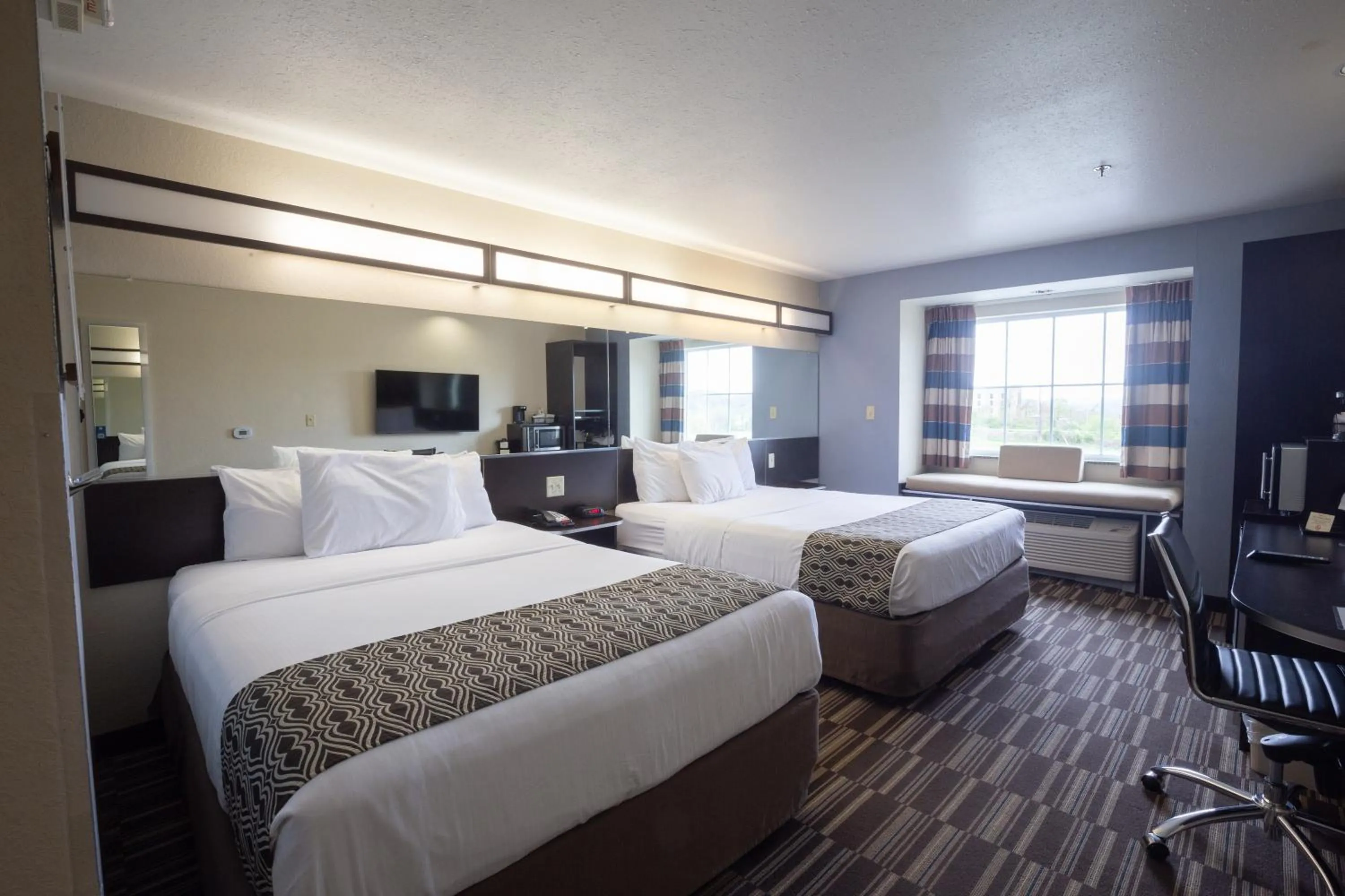 Bed in Microtel Inn & Suites by Wyndham Waynesburg