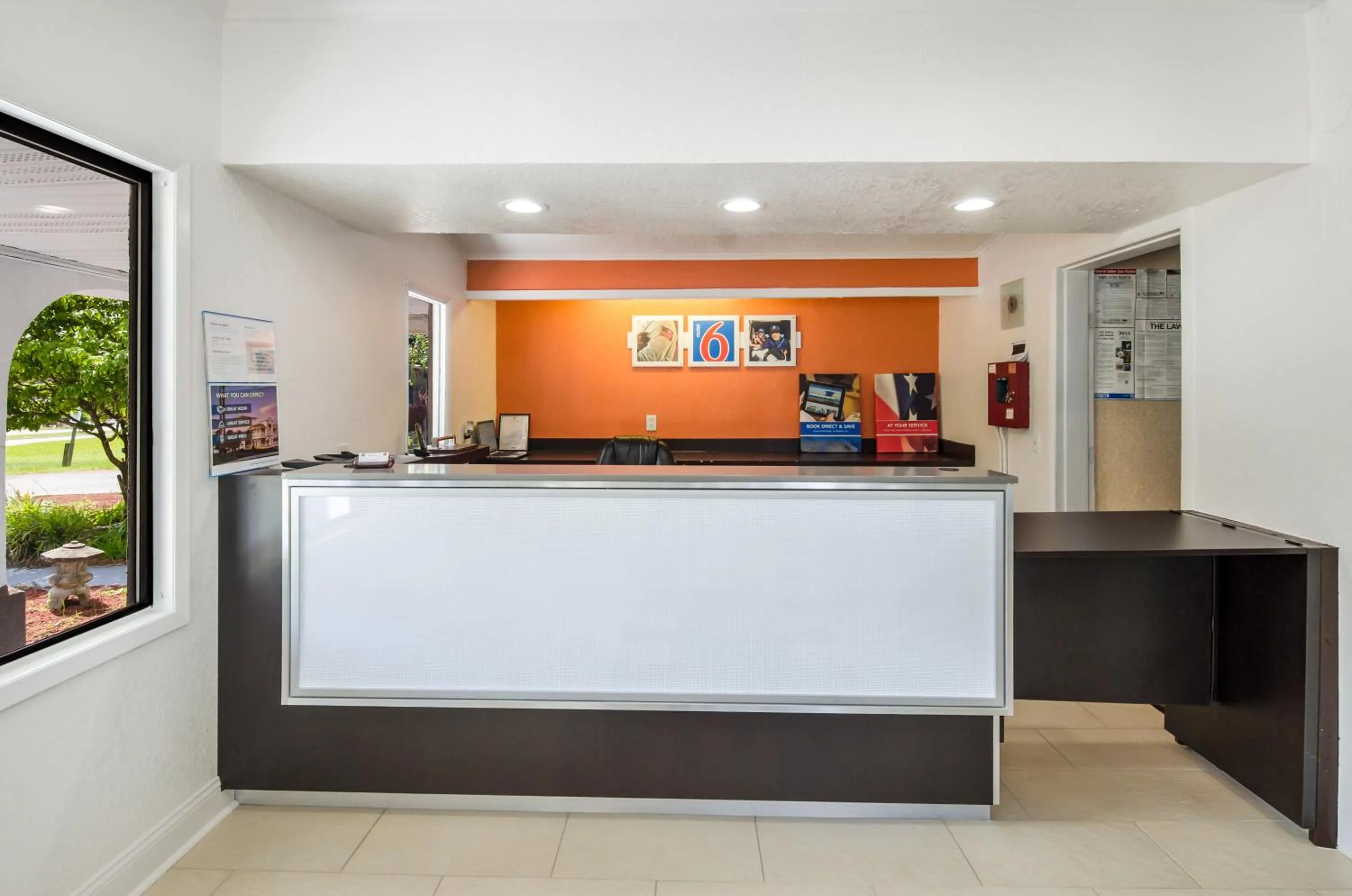 Lobby or reception in Motel 6-Salem, VA