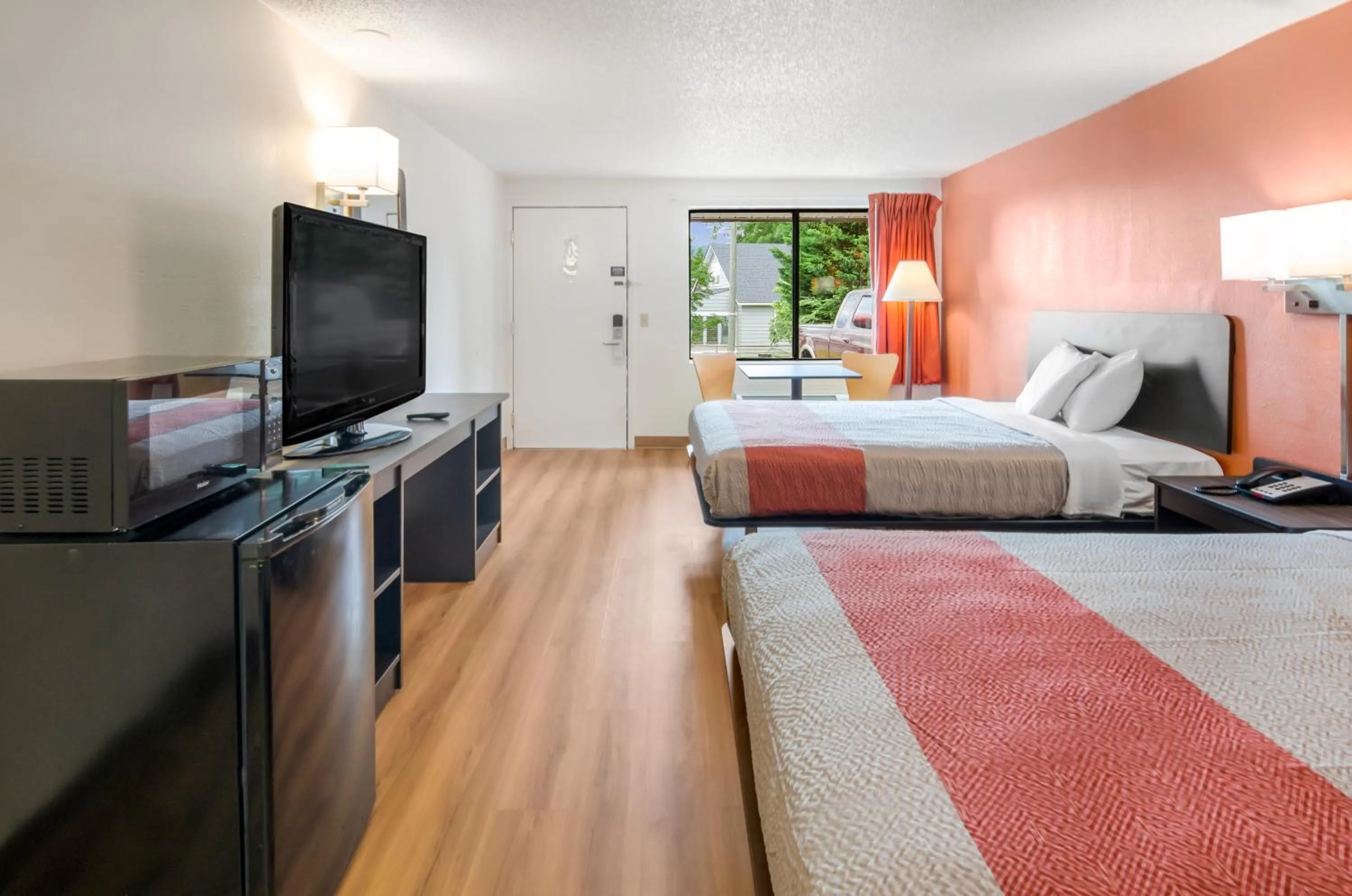 Bed in Motel 6-Salem, VA