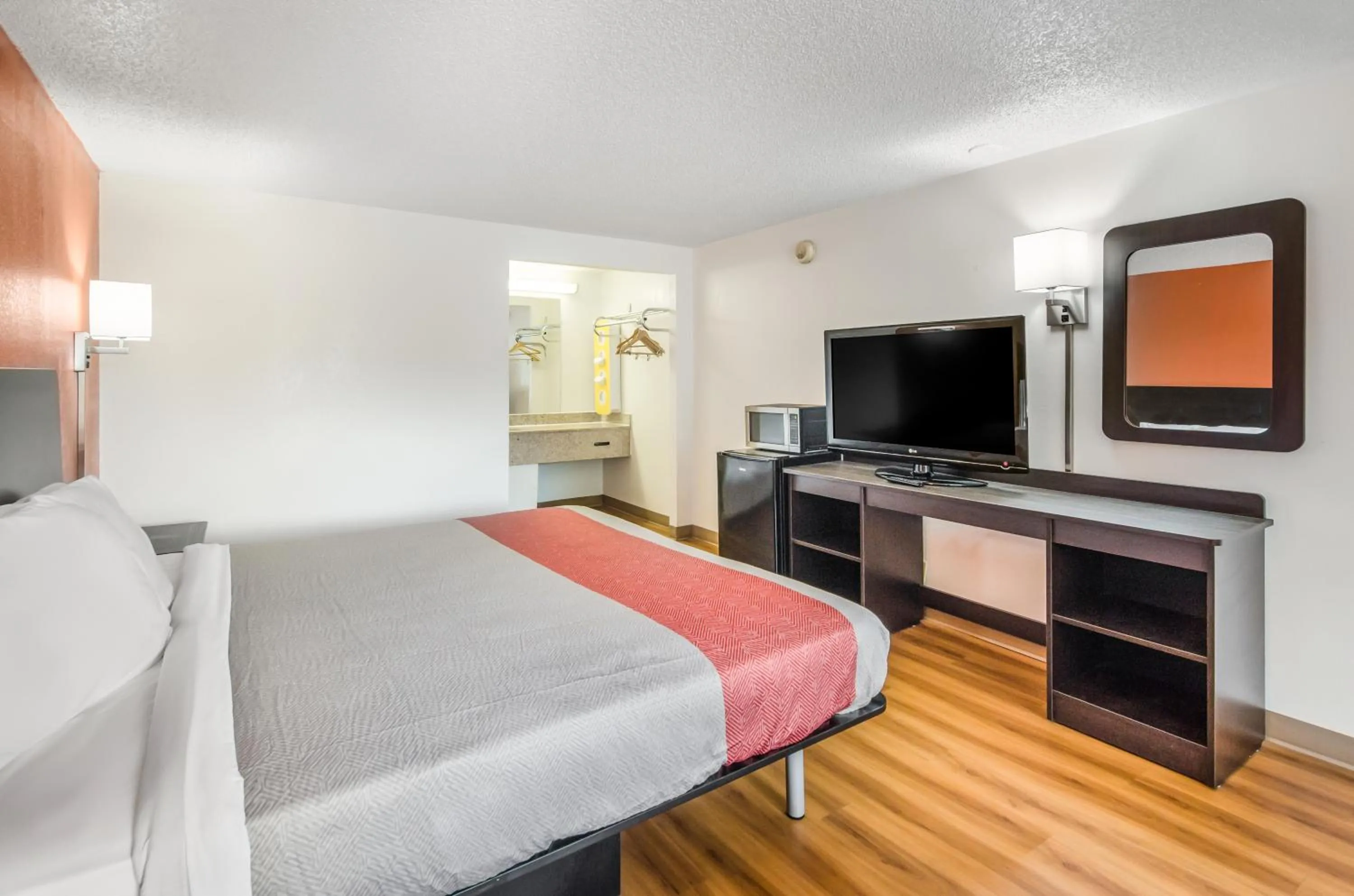 Bed in Motel 6-Salem, VA