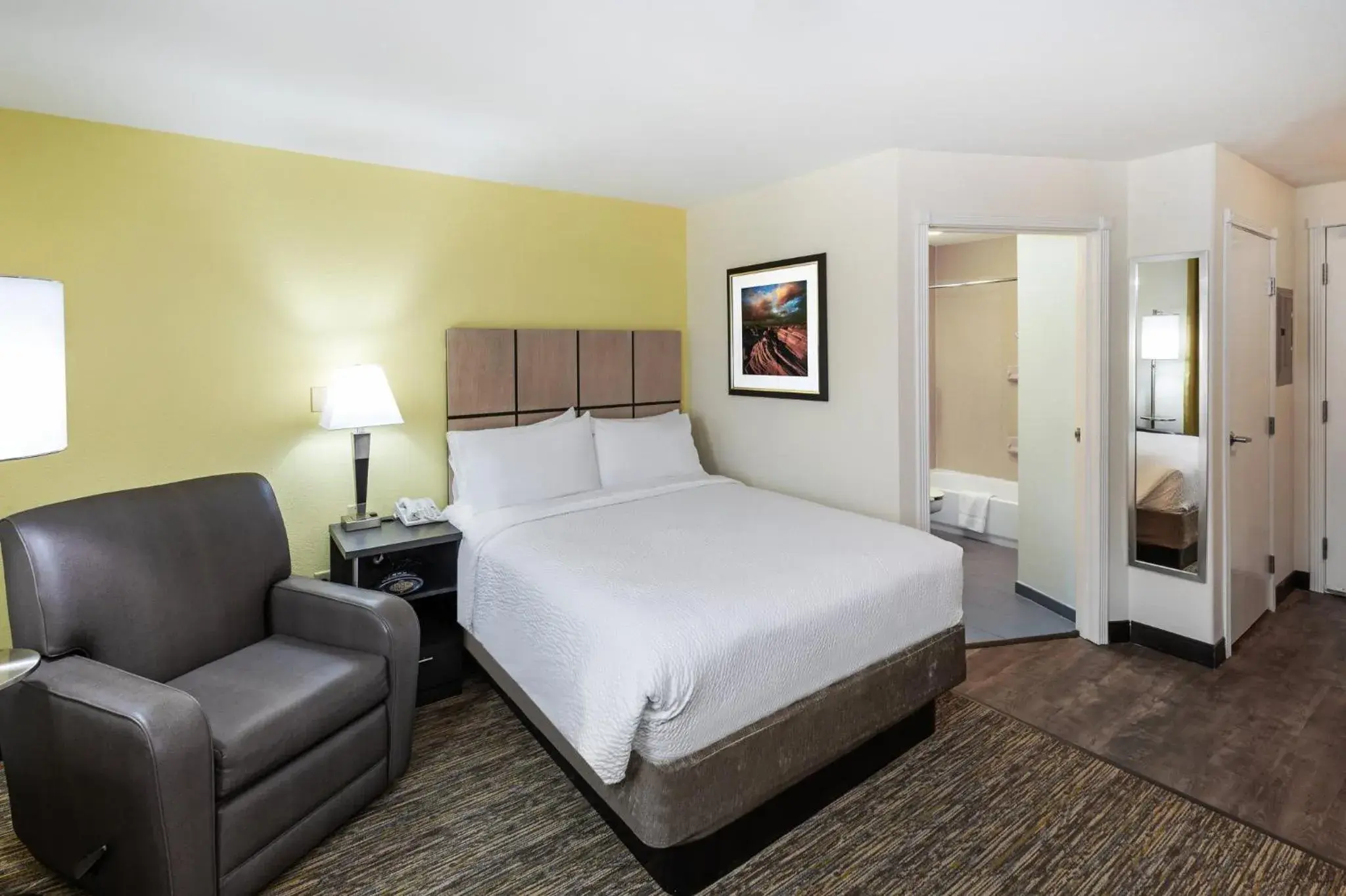 Studio Queen Suite in Candlewood Suites Tyler by IHG Studio Queen Suite in Candlewood Suites Tyler by IHG