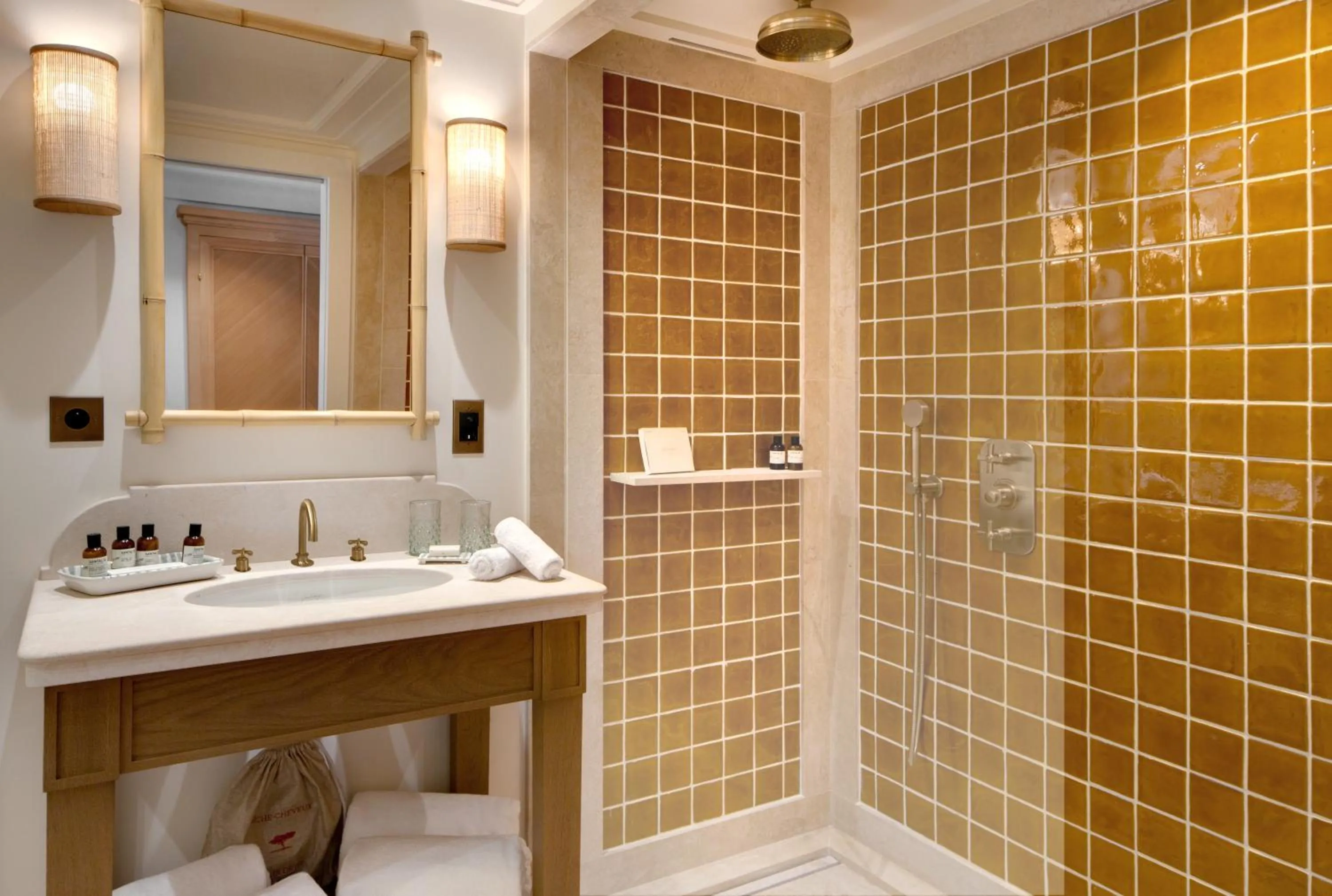 Shower in Hotel Lou Pinet