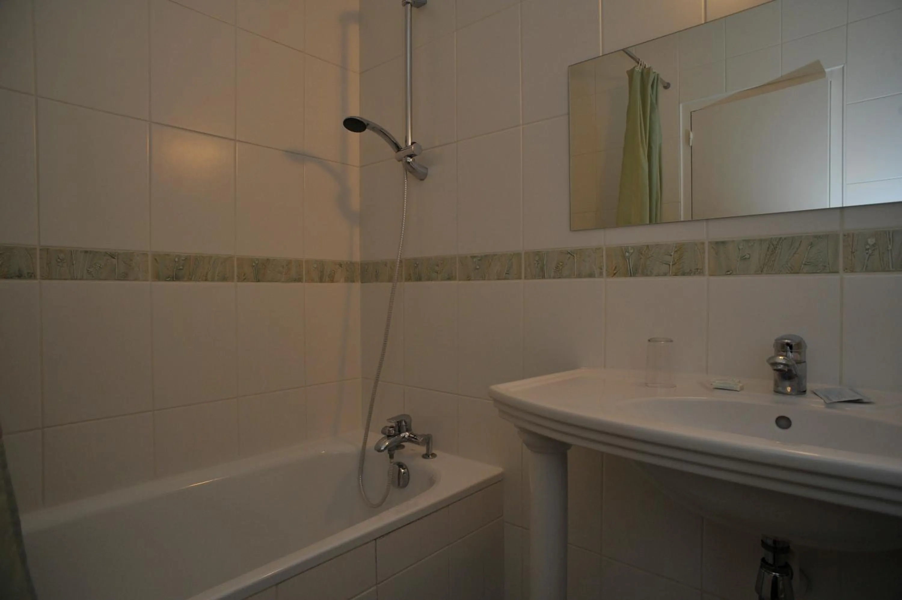 Bathroom in Beaune Hôtel