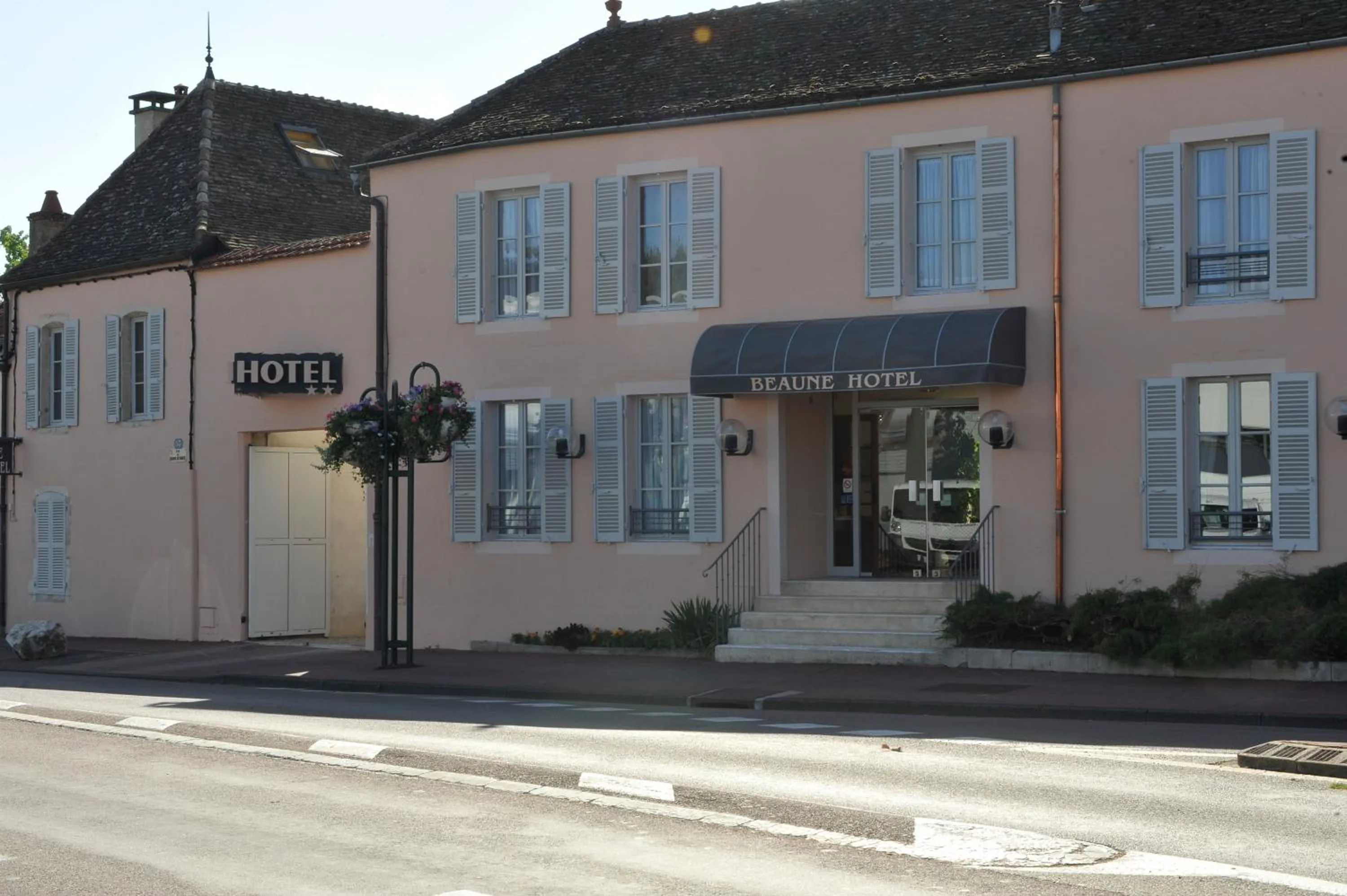 Property building in Beaune Hôtel