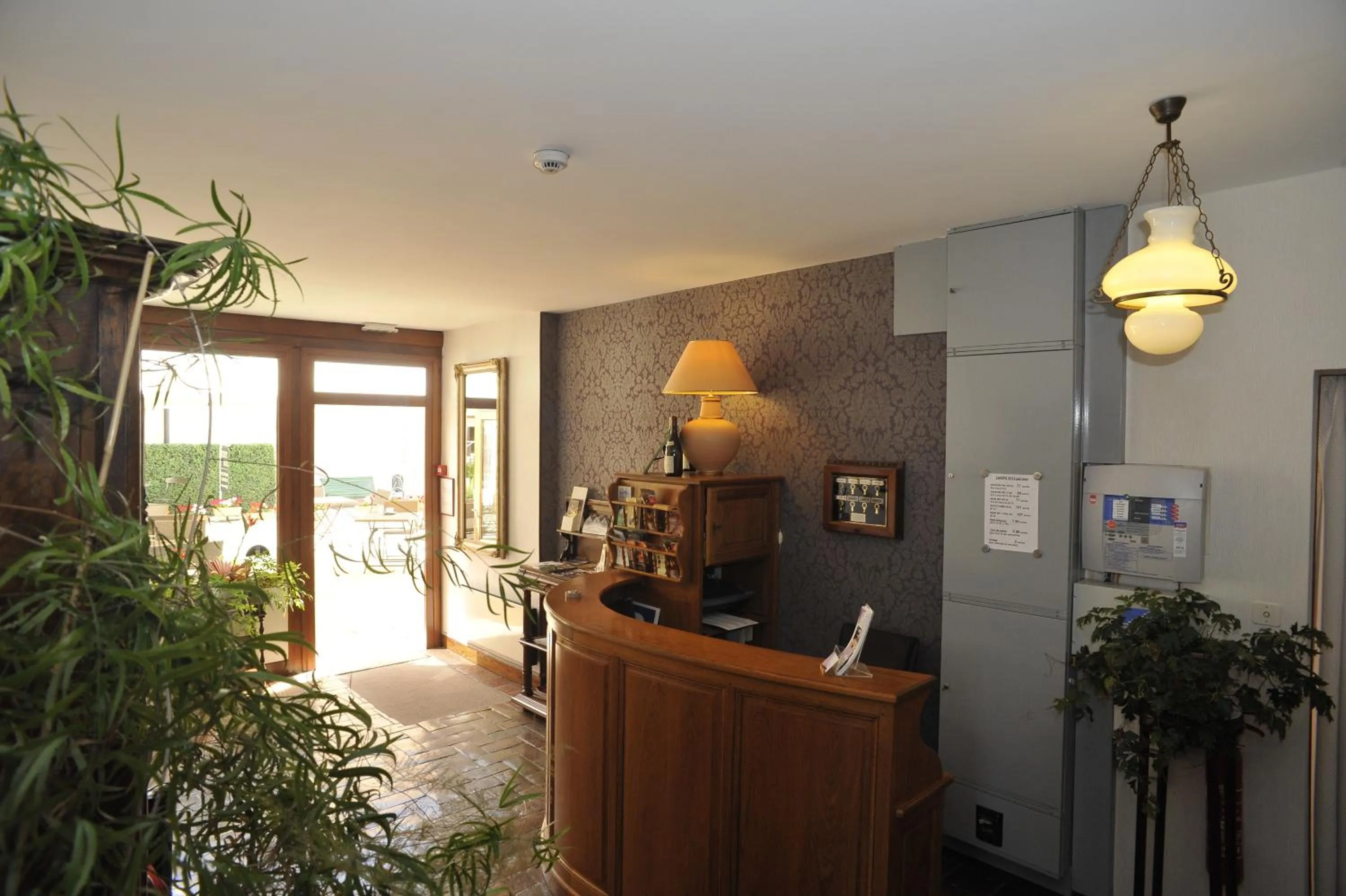 Lobby or reception in Beaune Hôtel
