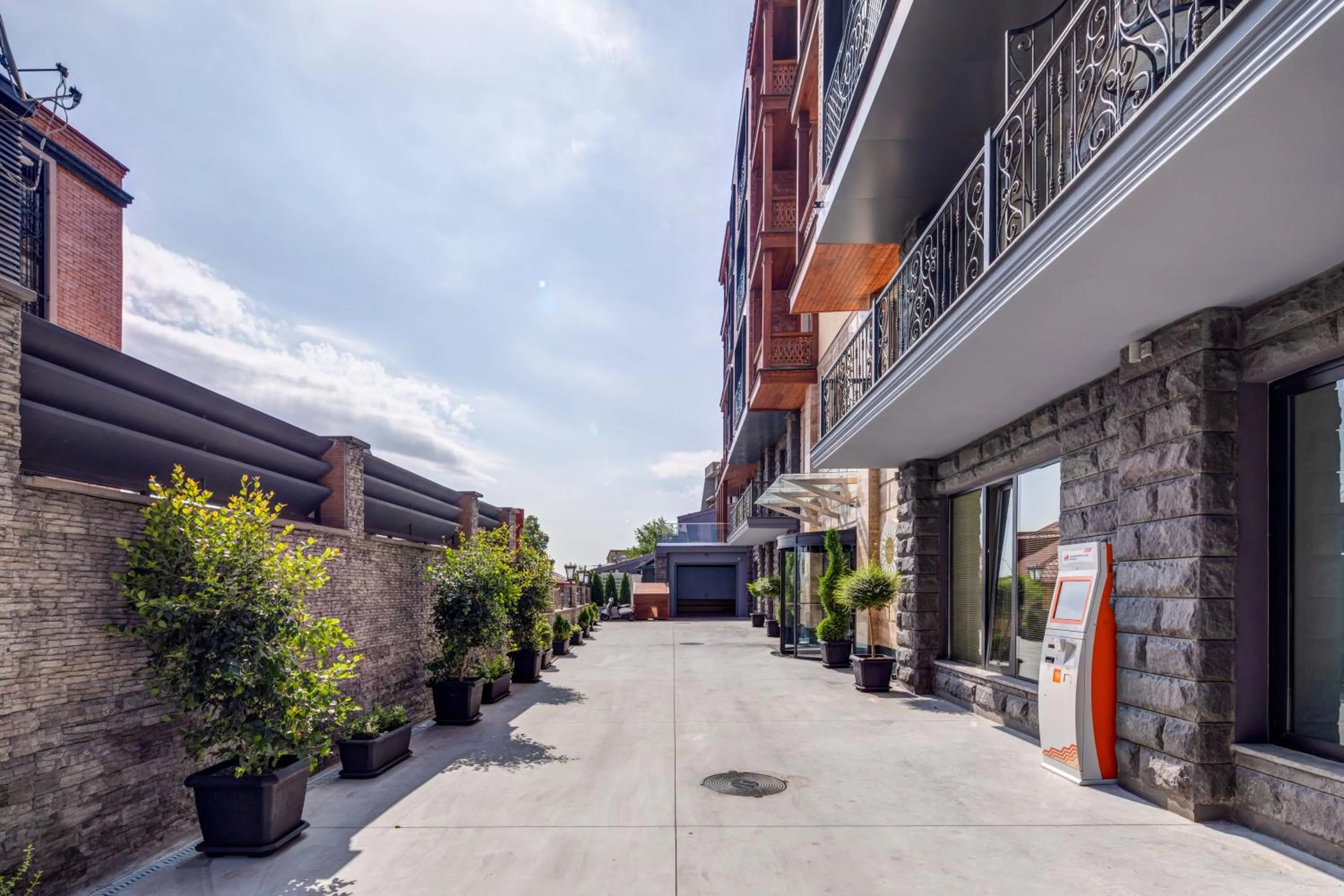 Property building in Sole Palace