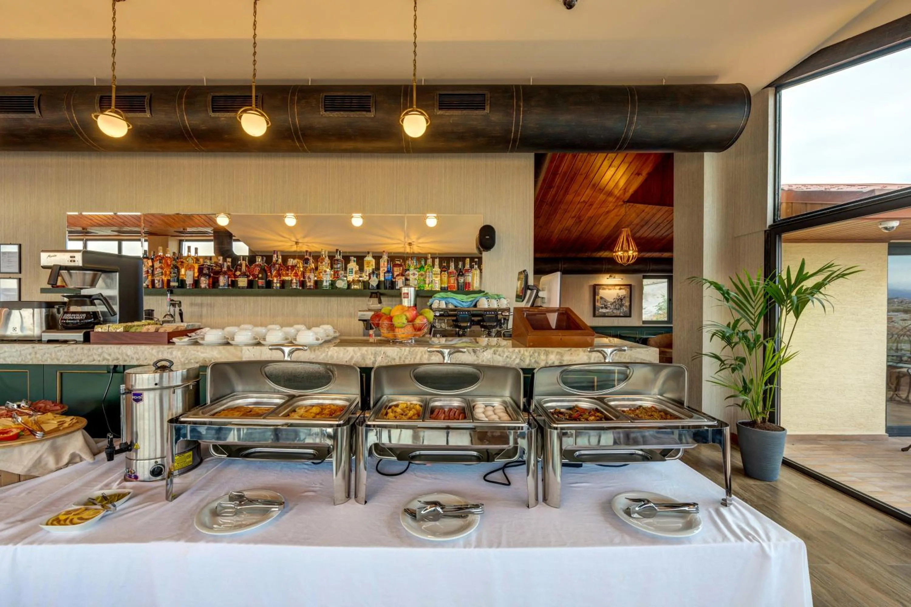 Restaurant/places to eat in Sole Palace