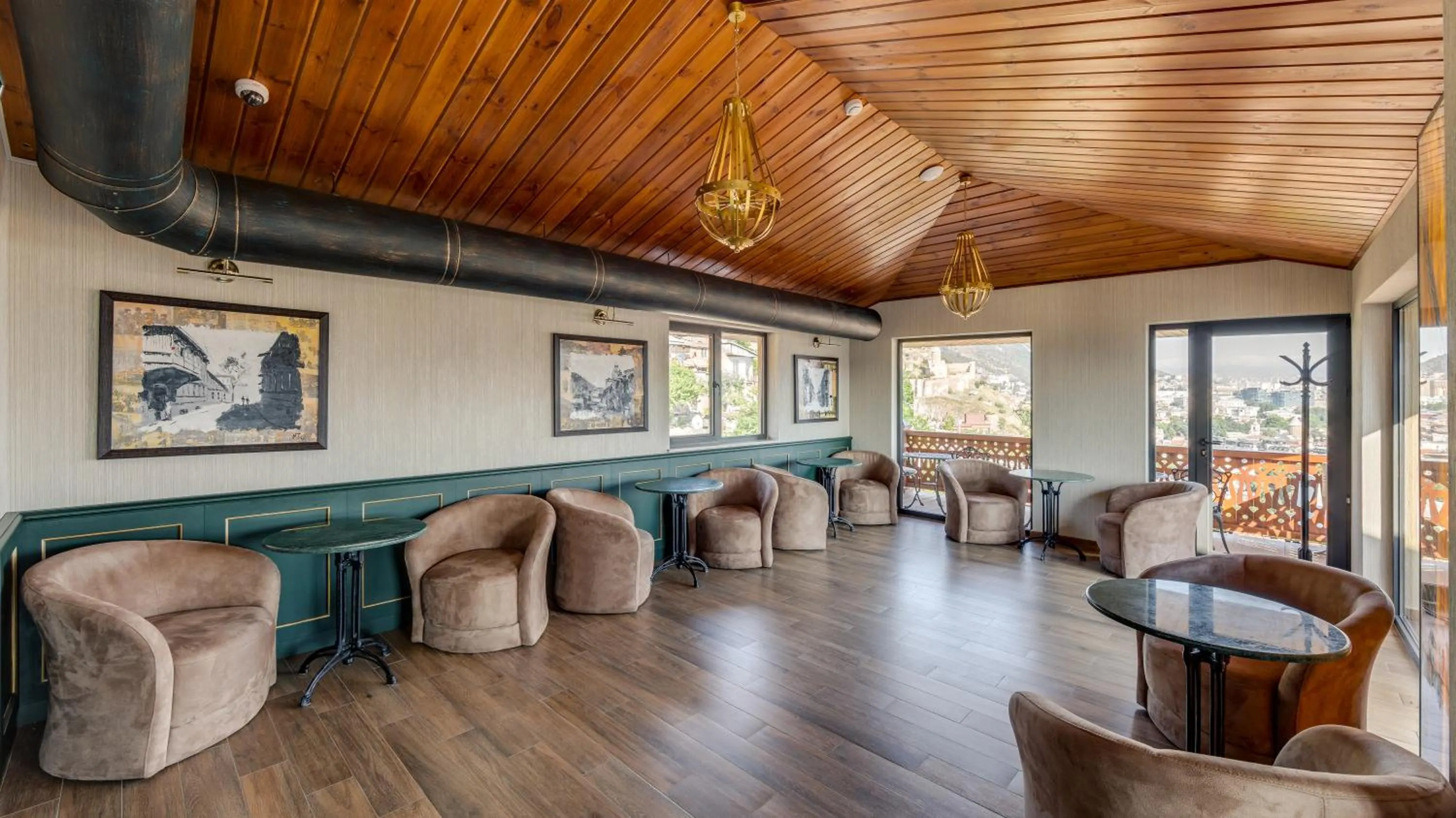 Restaurant/places to eat in Sole Palace