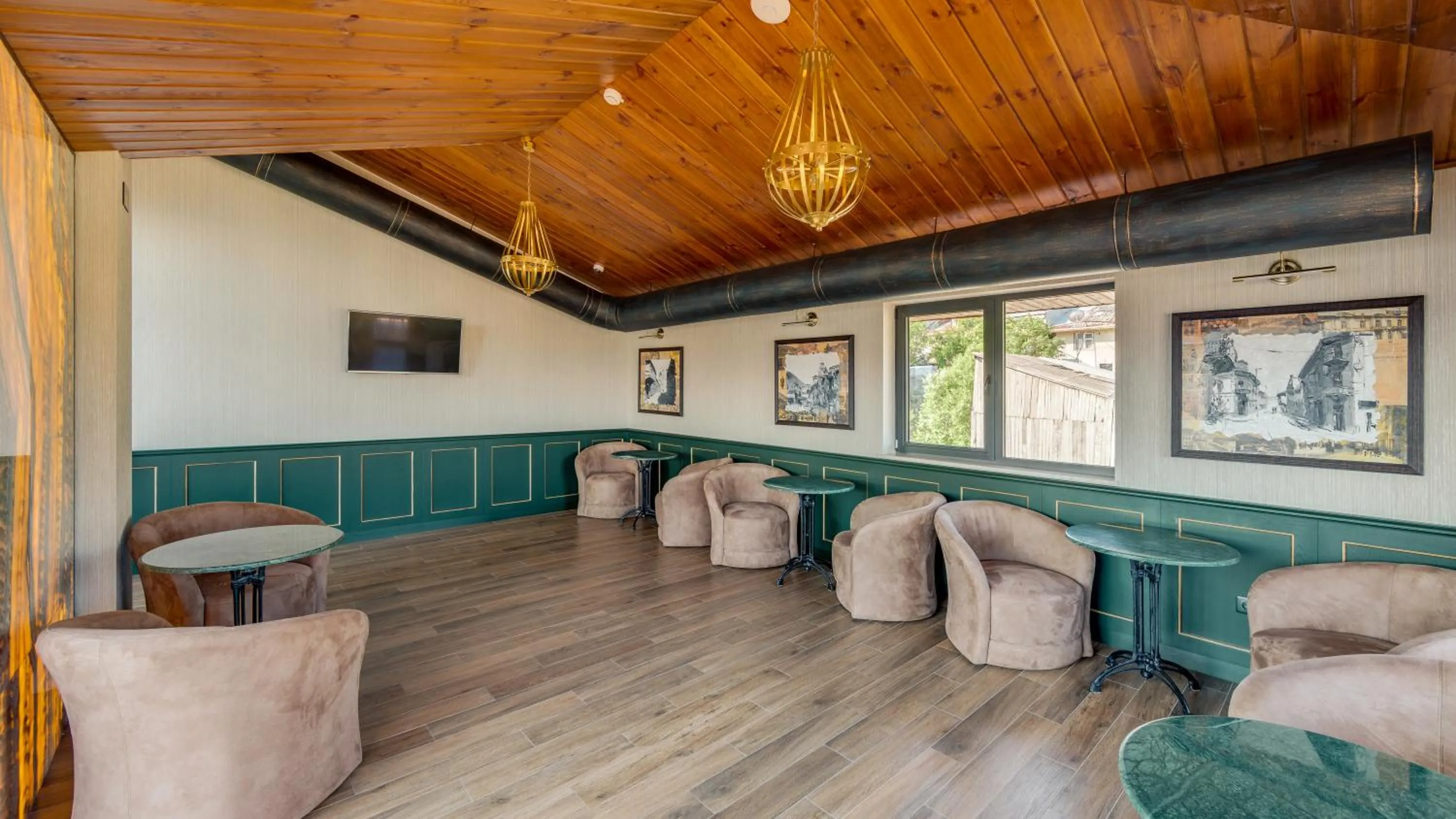 Restaurant/places to eat in Sole Palace