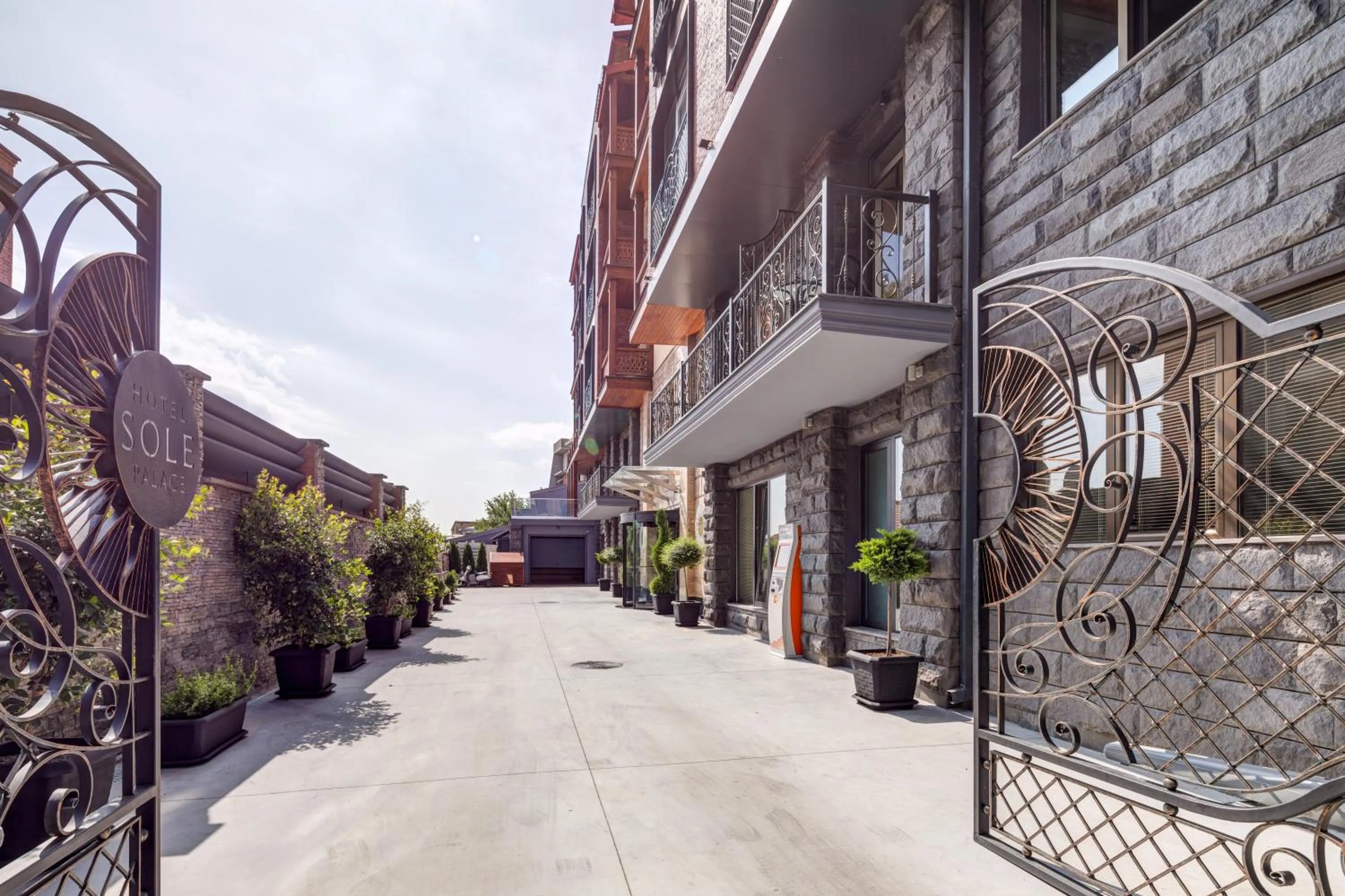 Property building in Sole Palace