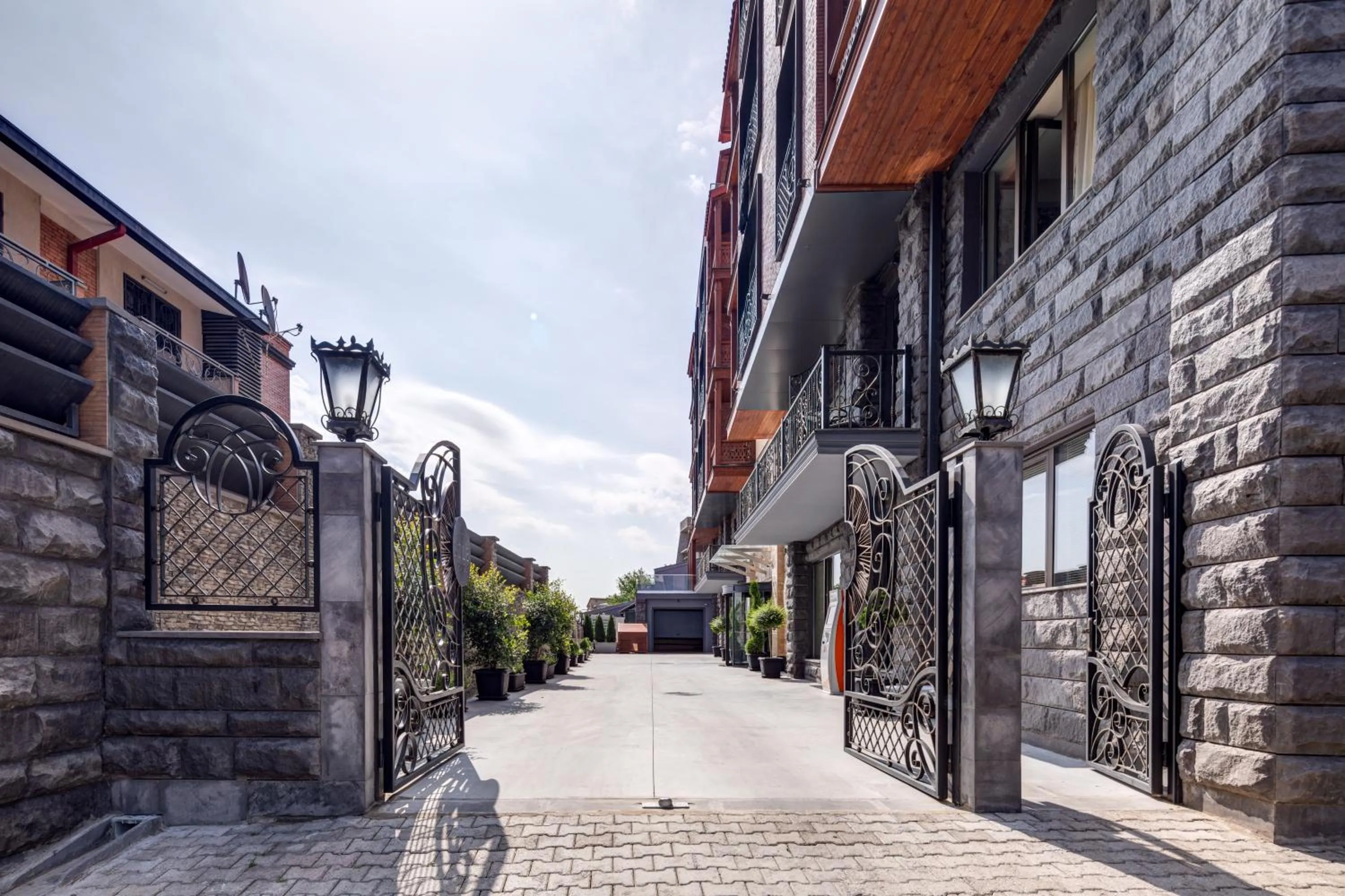 Property building in Sole Palace