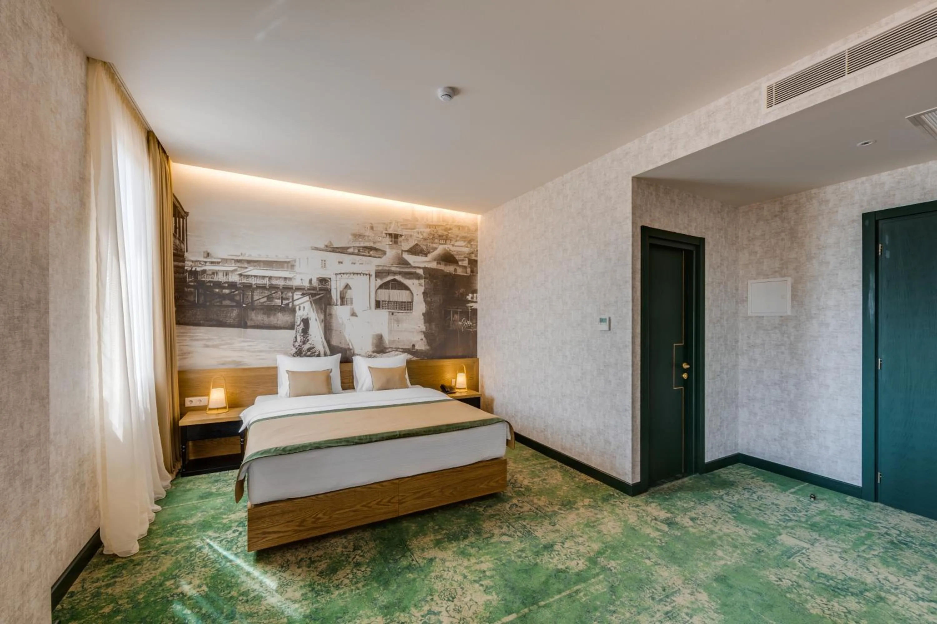 Photo of the whole room, Bed in Sole Palace