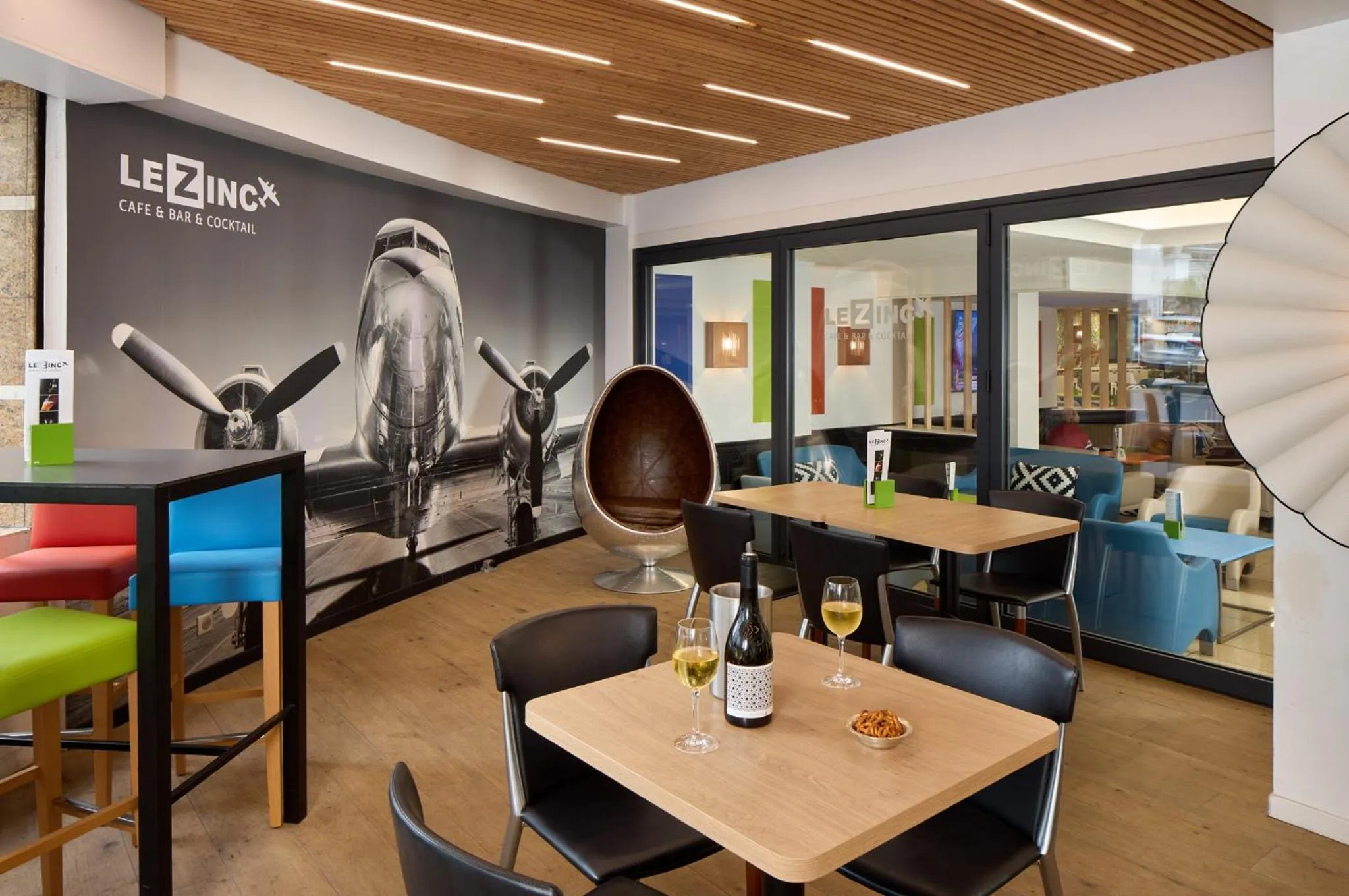 Lounge or bar in Hôtel Roissy