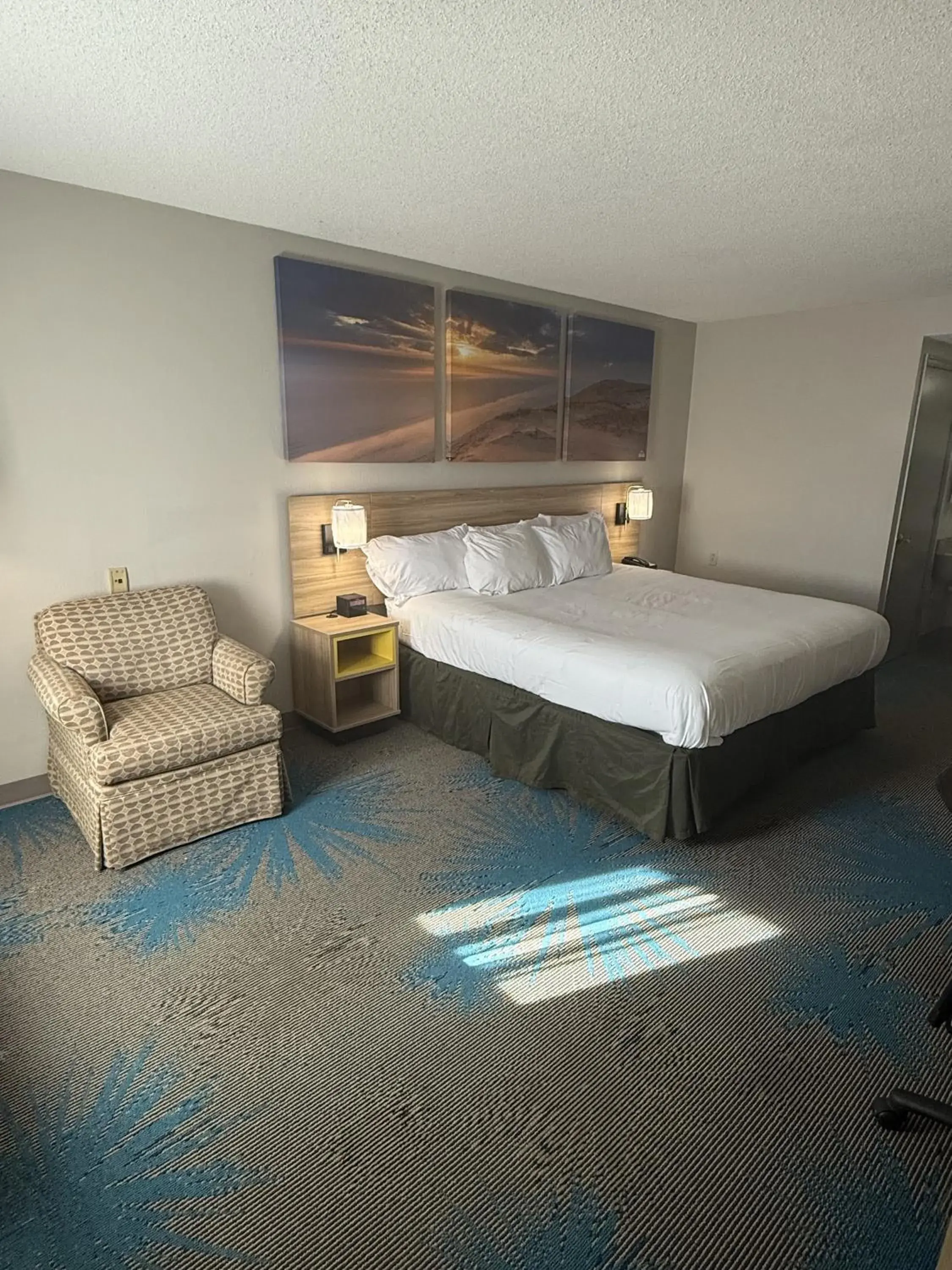 King Room - Non-Smoking in Days Inn by Wyndham Hannibal King Room - Non-Smoking in Days Inn by Wyndham Hannibal