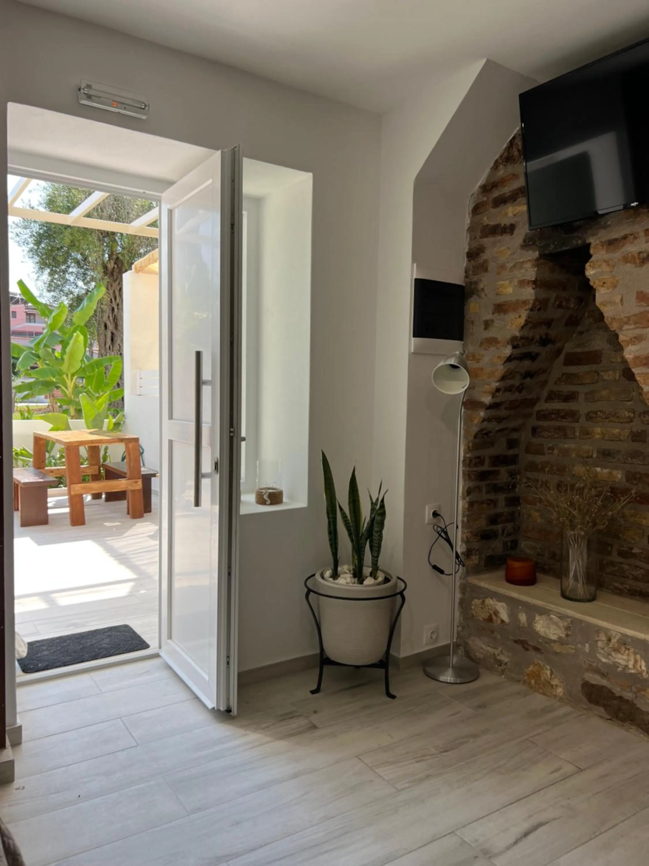 Photo of the whole room in Greco Mare