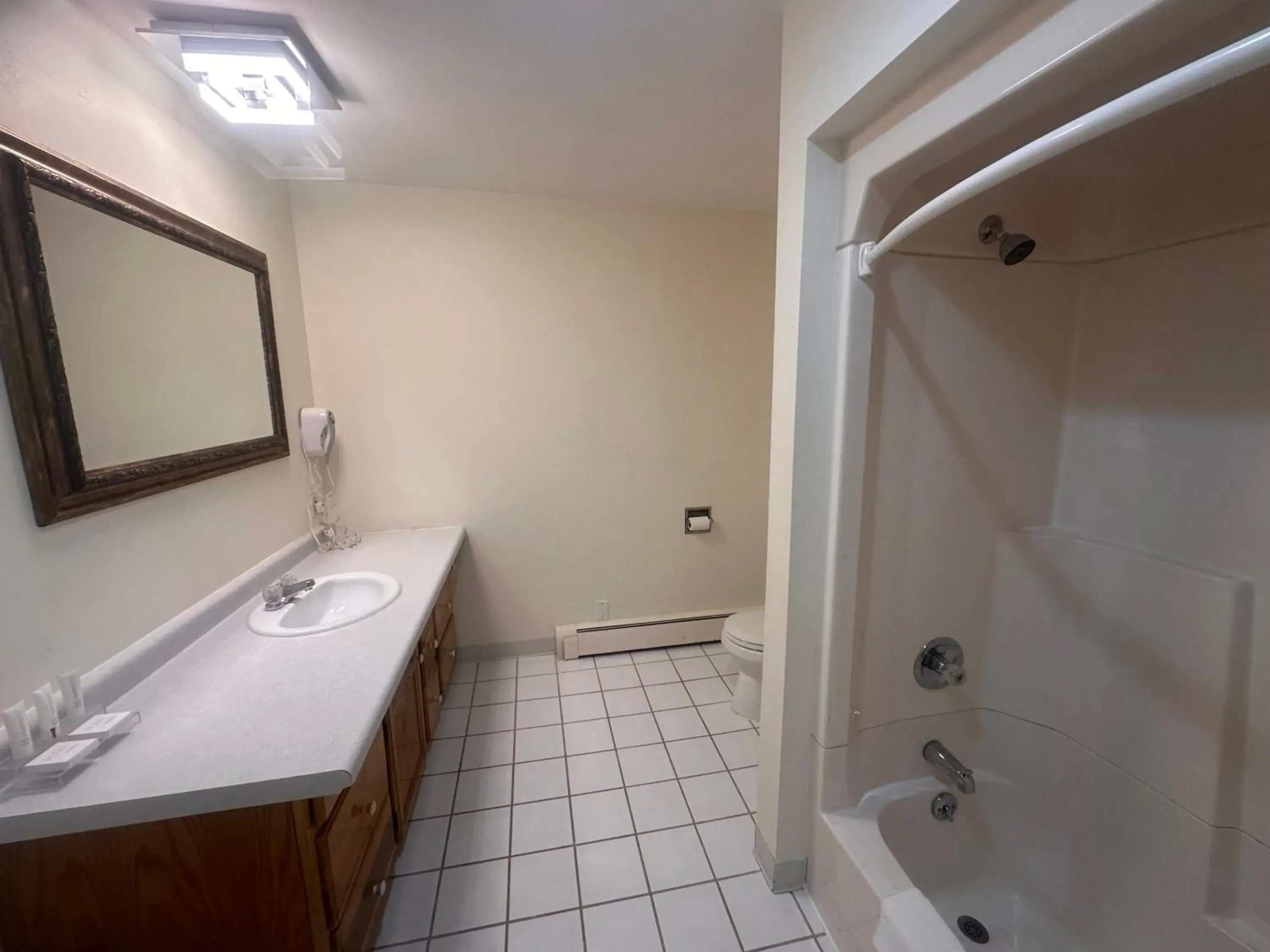 King Room in Pictured Rocks Inn and Suites King Room in Pictured Rocks Inn and Suites